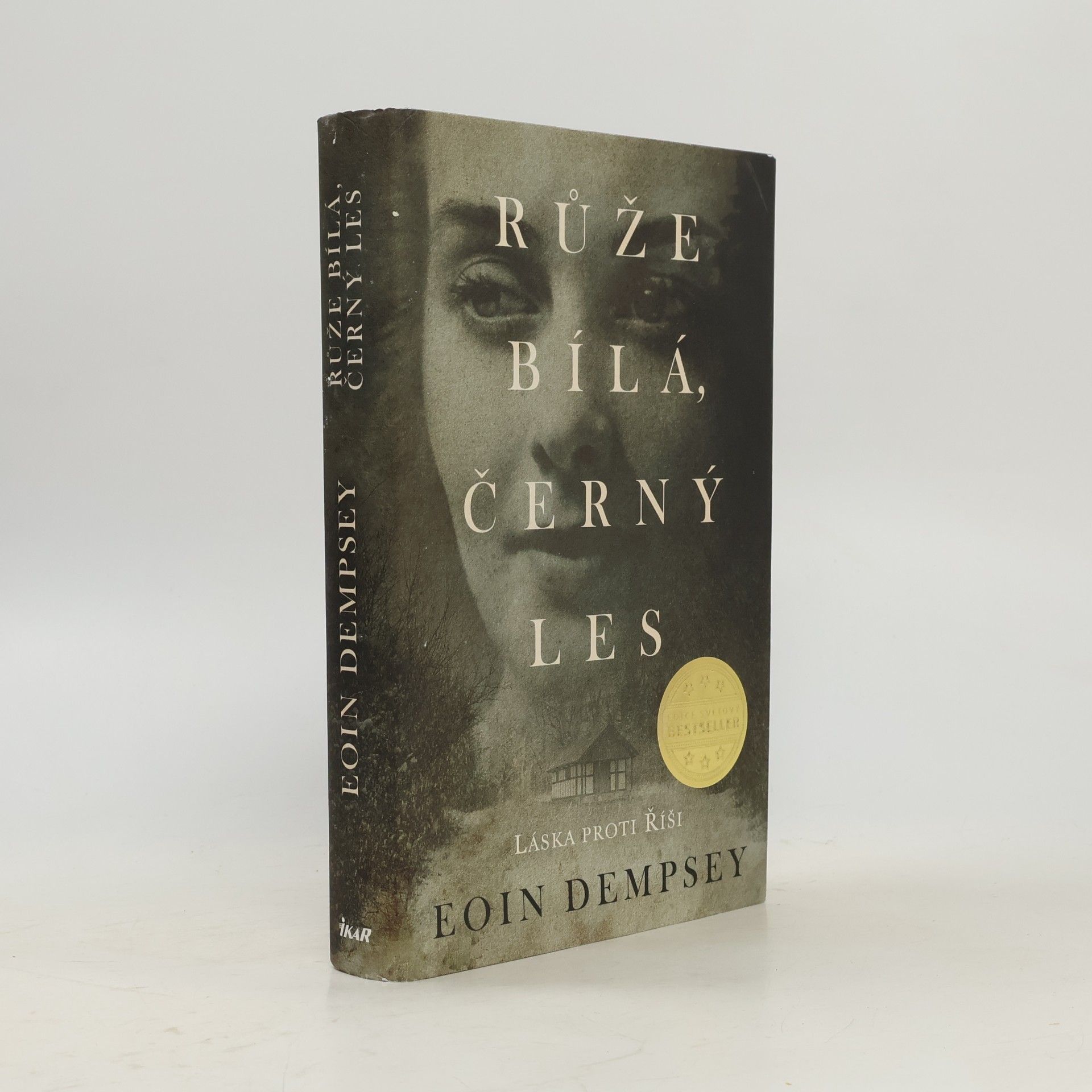 Eoin Dempsey Růže bílá, černý les