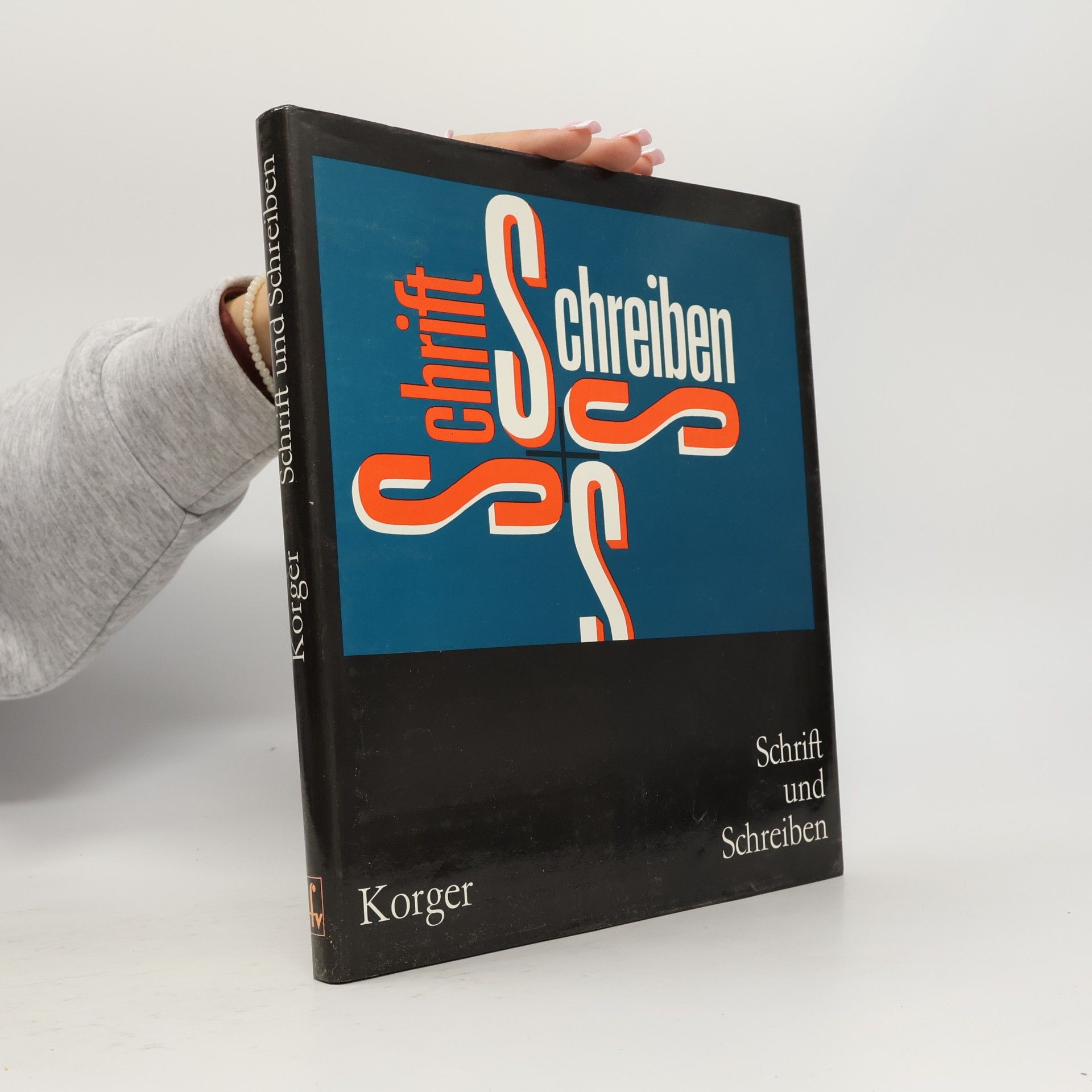Hildegard Korger Schrift und Schreiben. Ein Fachbuch für alle, die mit dem Schreiben und Zeichnen von Schriften und ihrer Anwendung zu tun haben