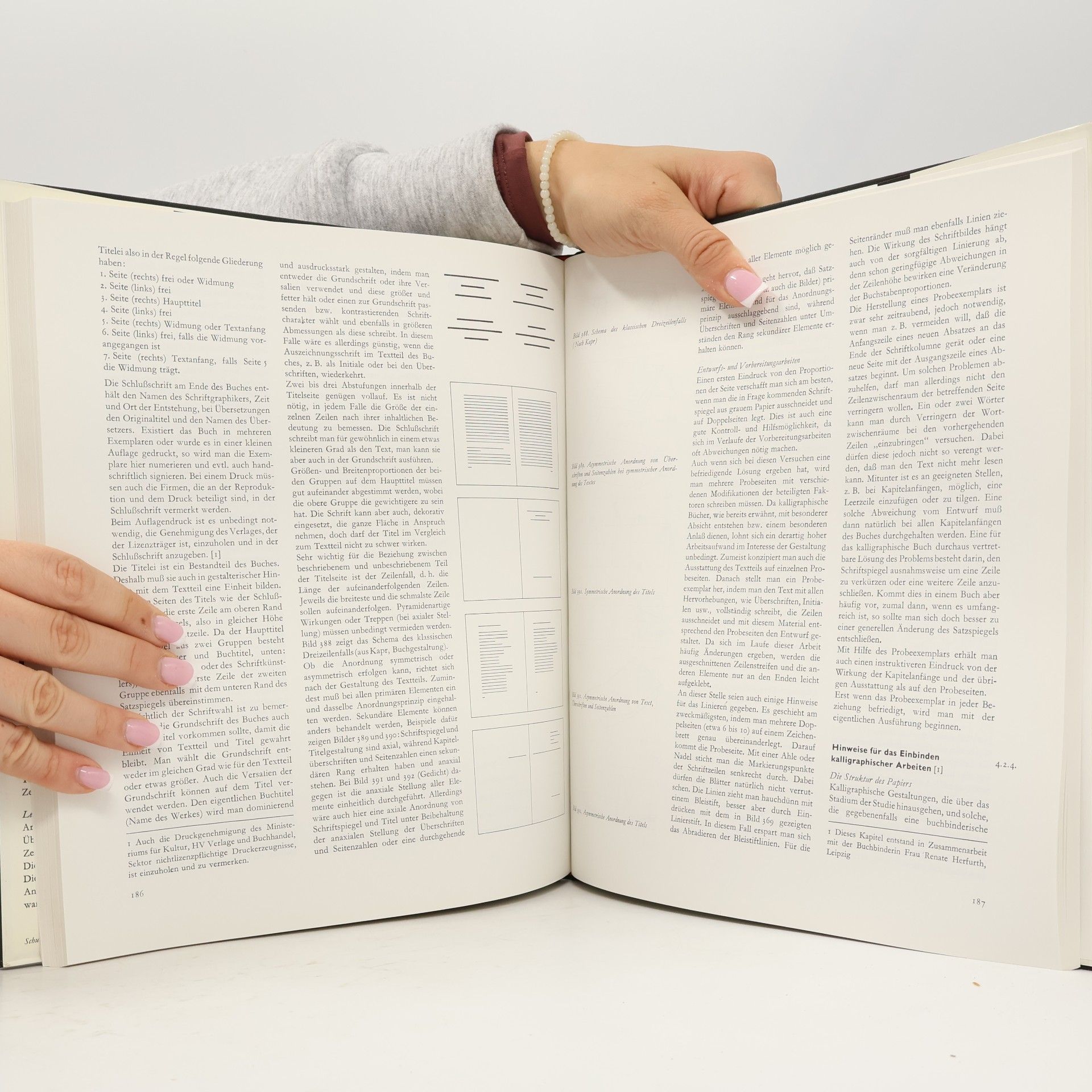 Hildegard Korger Schrift und Schreiben. Ein Fachbuch für alle, die mit dem Schreiben und Zeichnen von Schriften und ihrer Anwendung zu tun haben