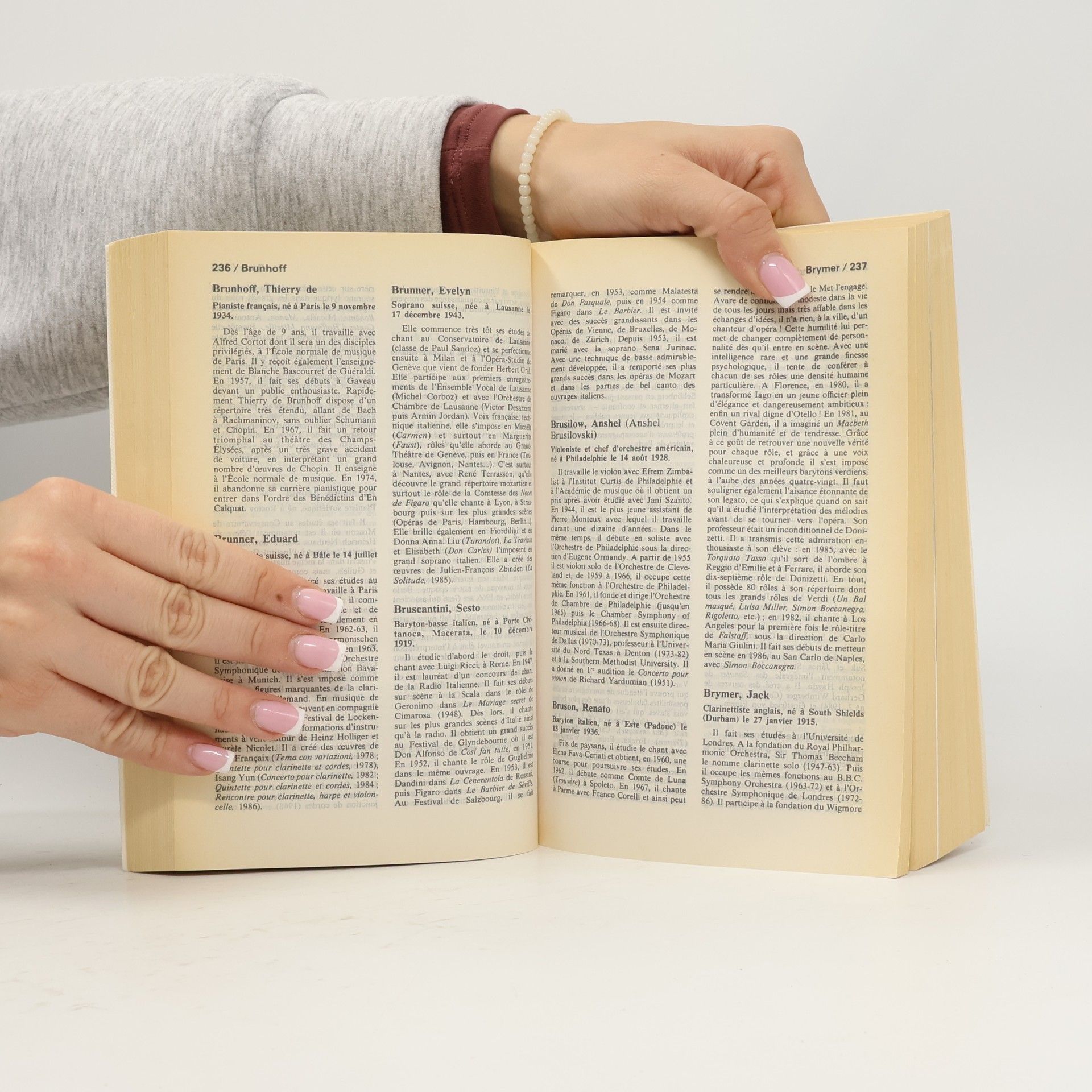 Alain Paris Bouquins: Dictionnaire des interprètes et de l'interprétation musicale au XXe siècle