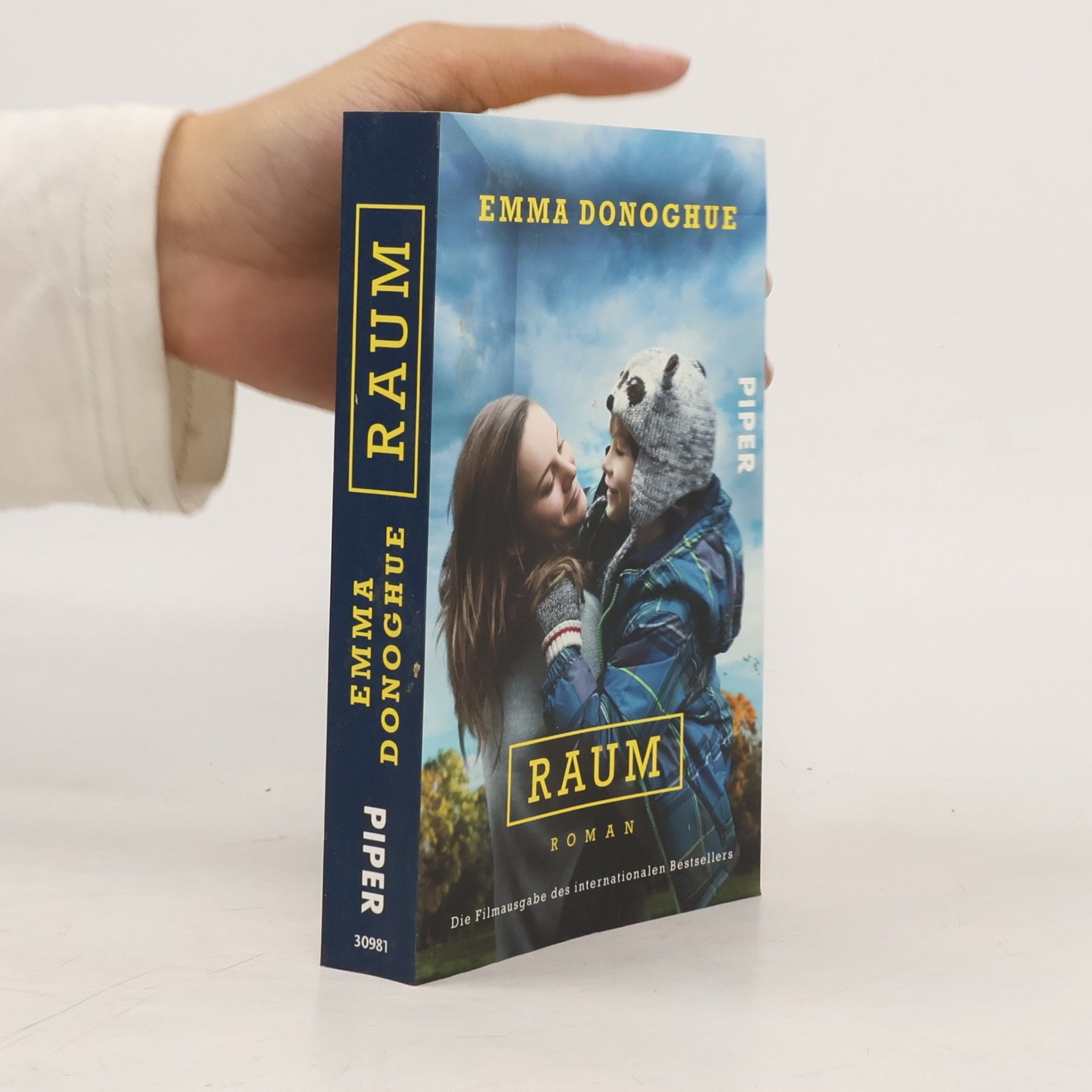 Emma Donoghue Raum