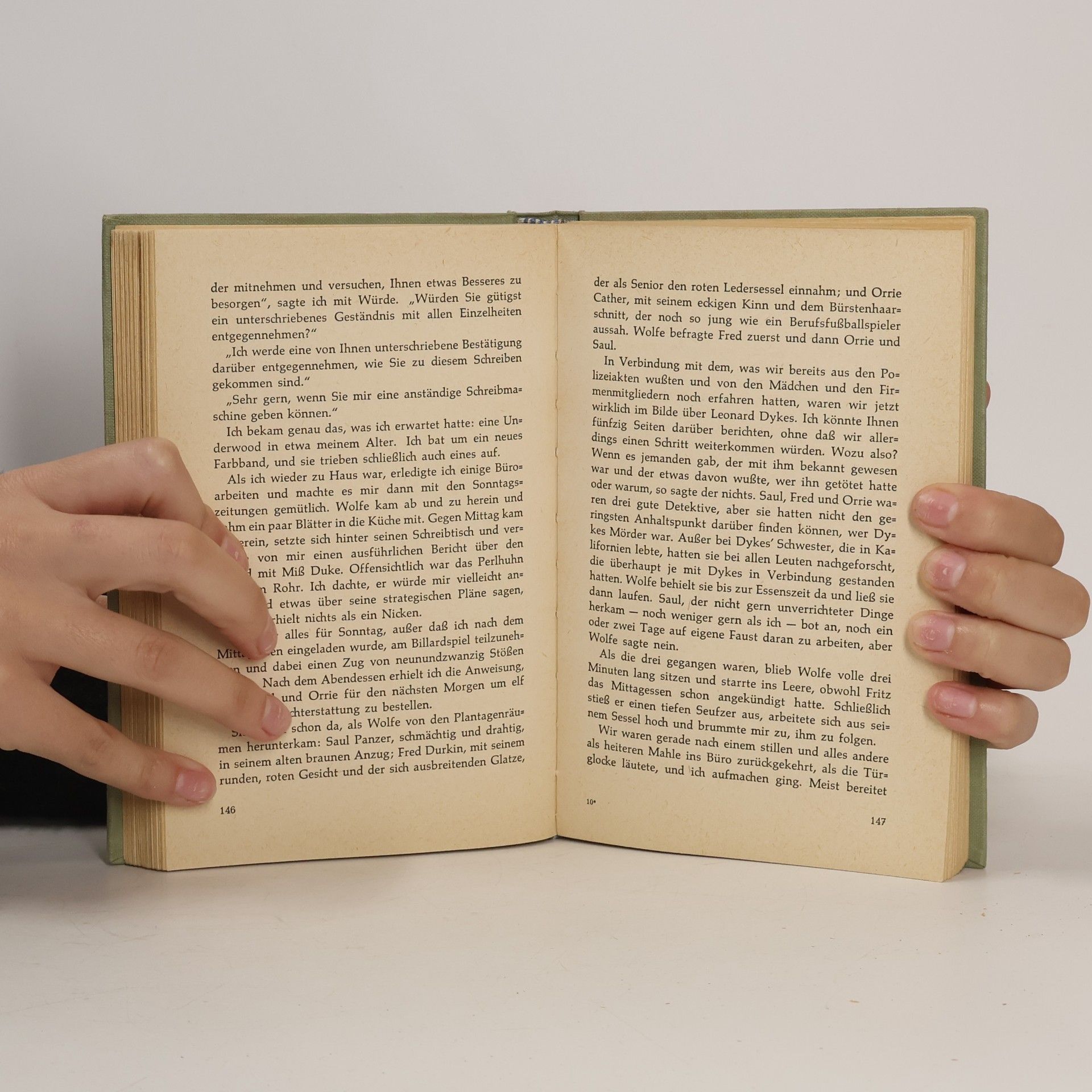 Rex Stout Orchideen für 16 Mädchen
