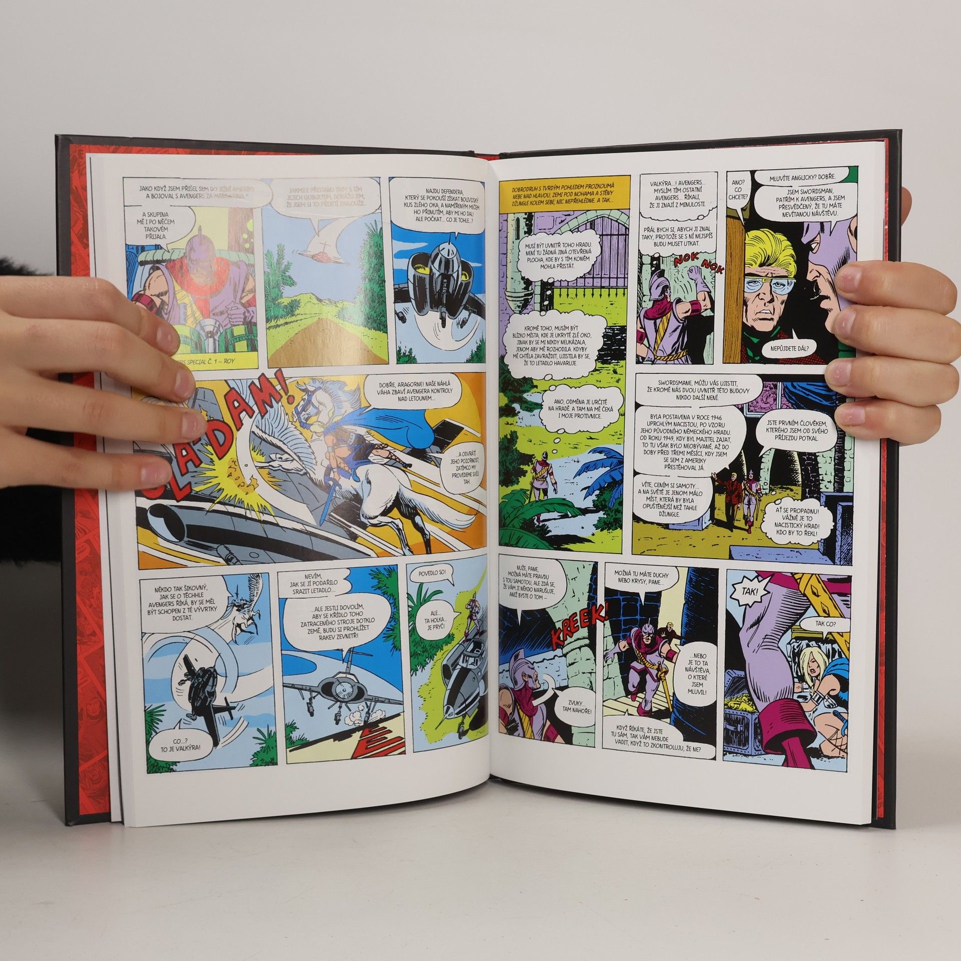 Steve Englehart Válka Avengers proti Defenders. Ultimátní komixový komplet 110