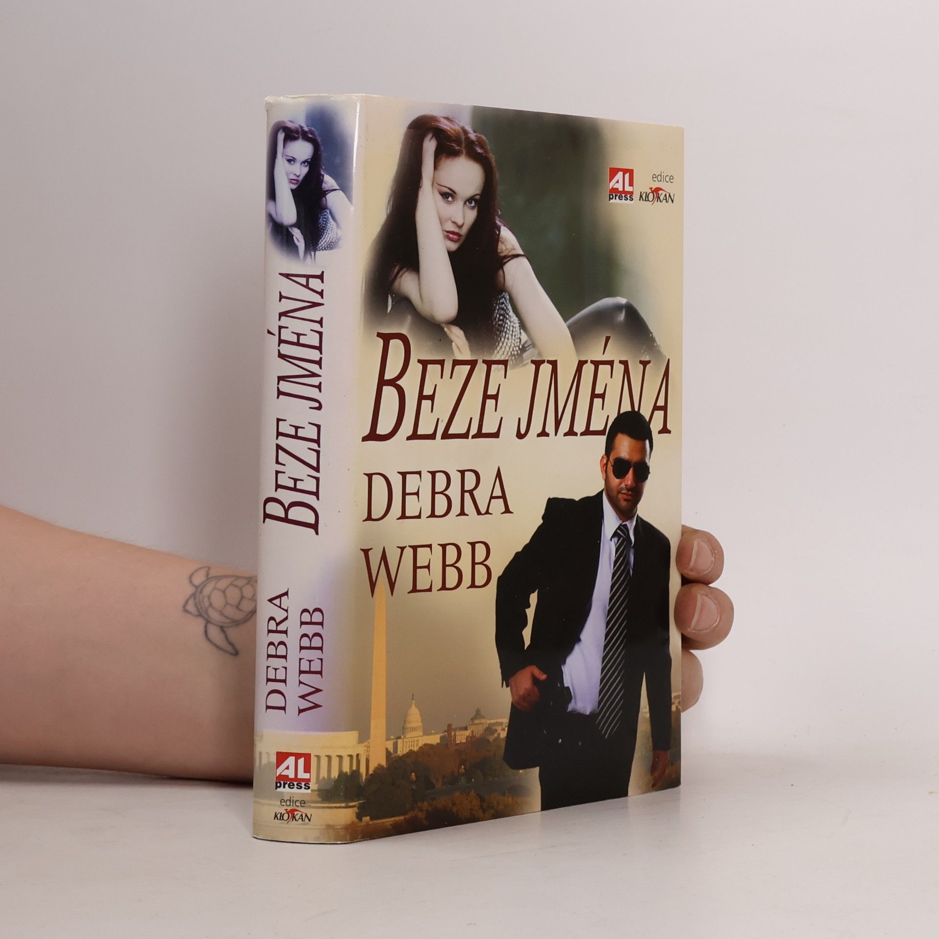 Debra Webb Beze jména