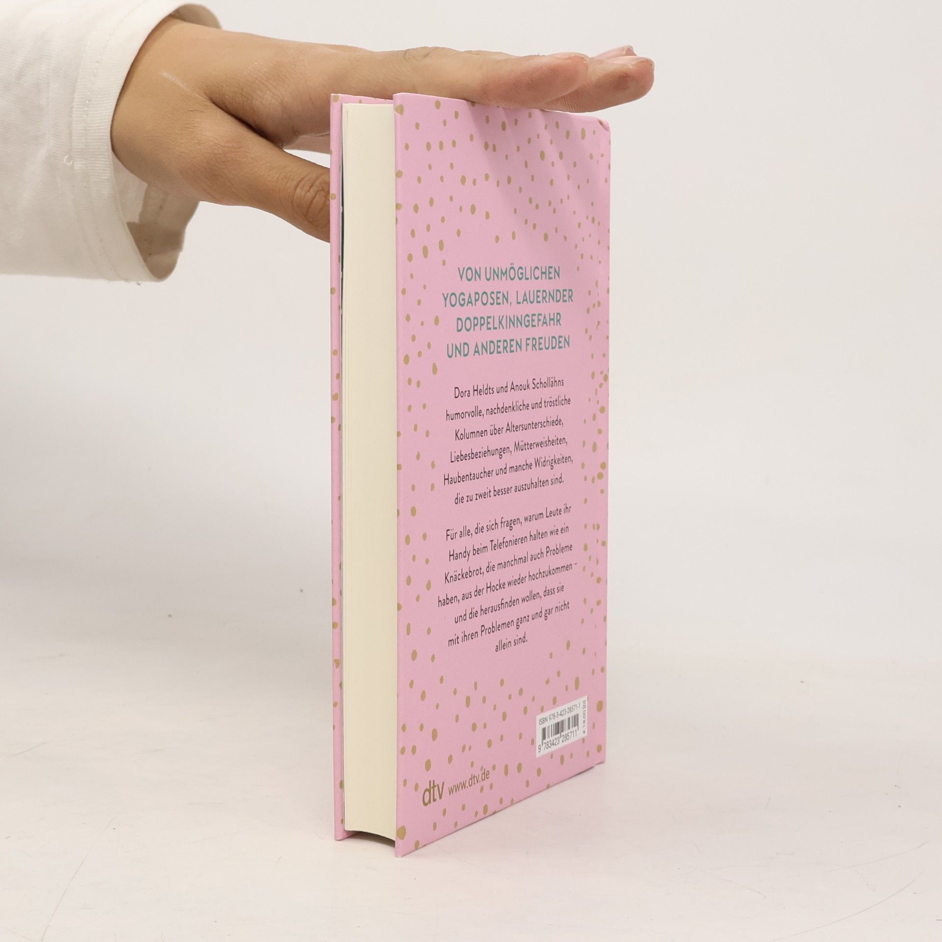 Dora Heldt Frauen mittleren Alters, die zu viel sitzen: Kolumnen | Ein perfektes Gute-Laune-Buch für alle, die mit dem Altern hadern. Lustig, nachdenklich, überraschend und sehr unterhaltsam.