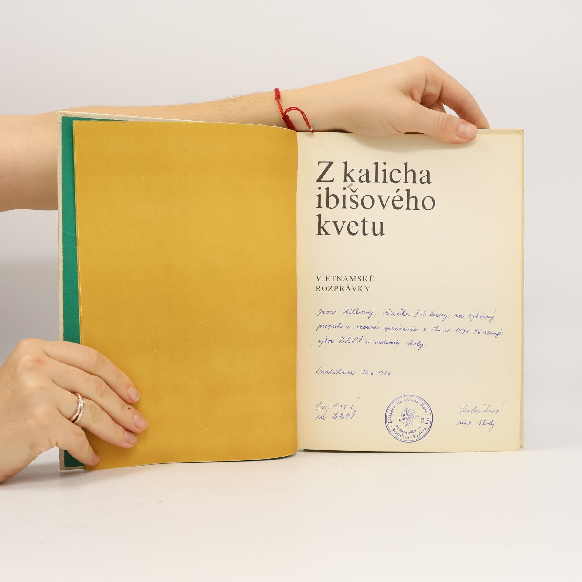 Various authors Z kalicha ibišového kvetu