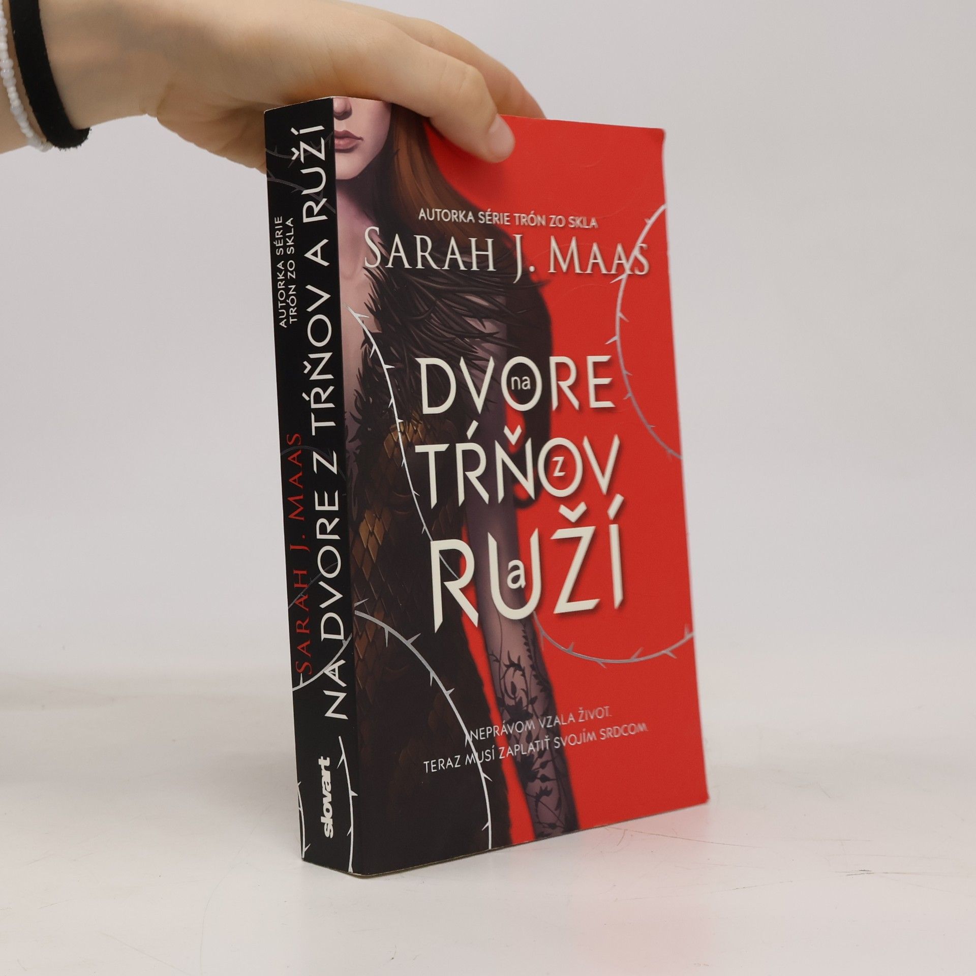 Sarah J. Maasová Na dvore z tŕňov a ruží