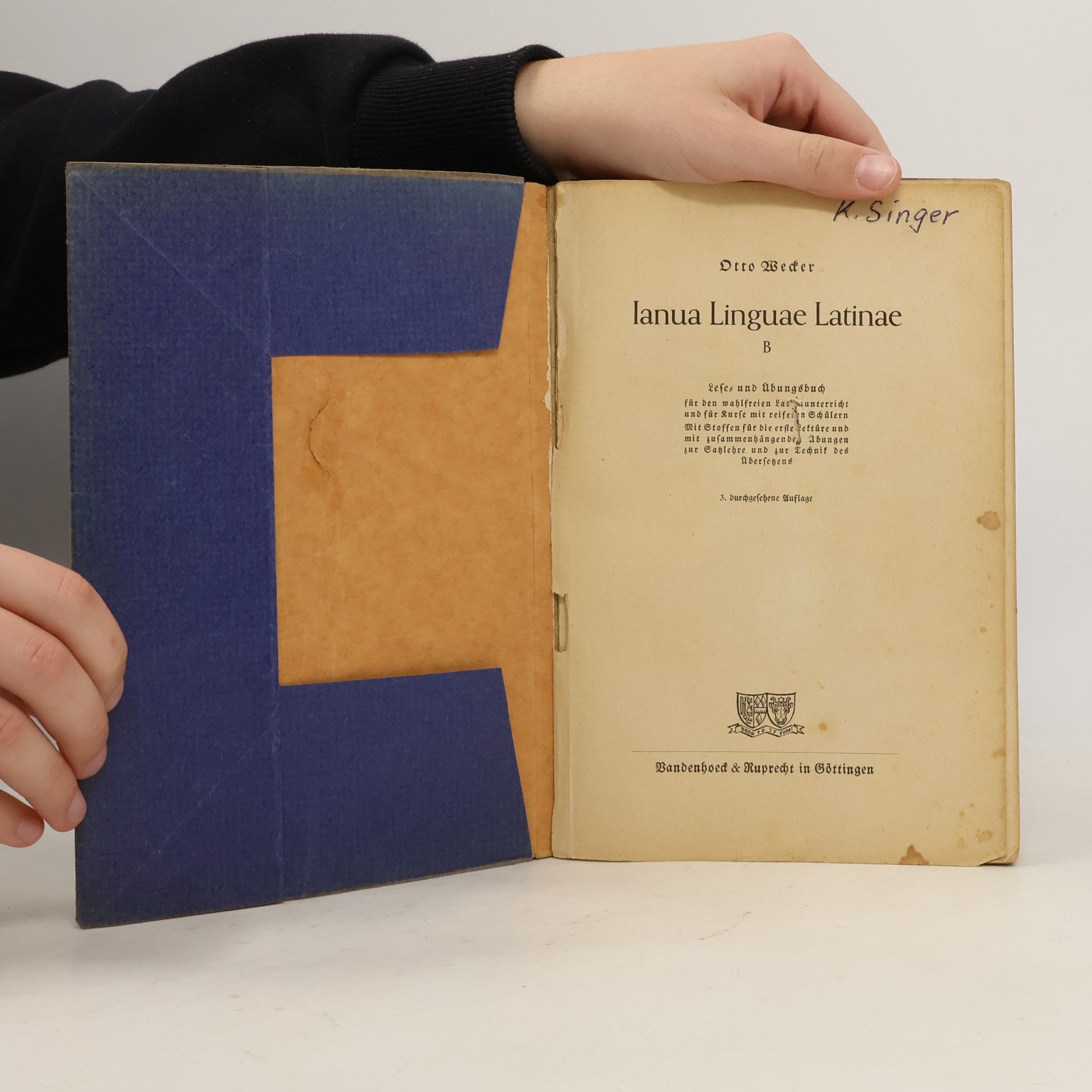 June Singer lanua Linguae Latinae. Leses und Übungsbuch für den wahlfreien Lat sunterricht und für Kurse mit reiferen Schülern