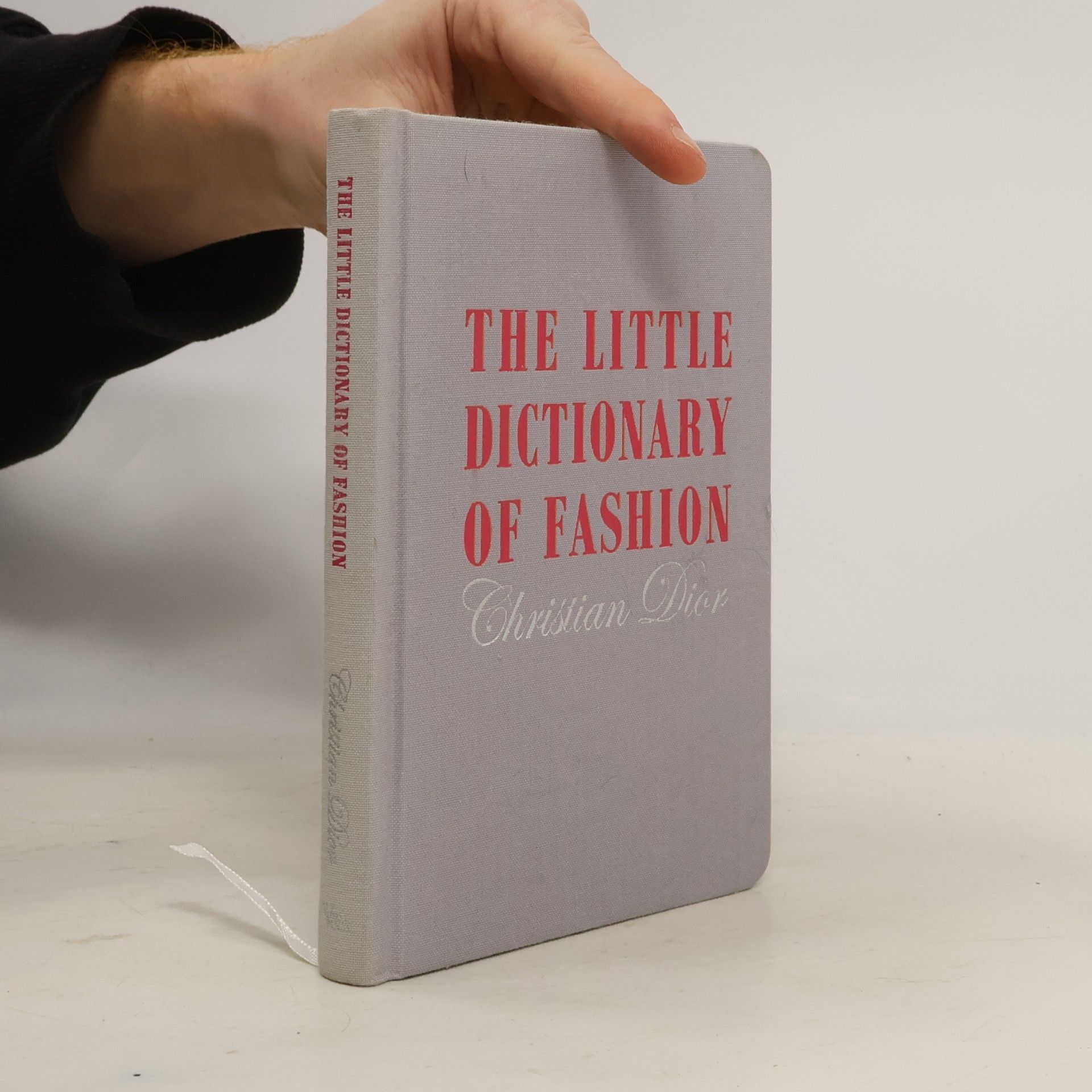 The Little Dictionary of Fashion, A guide to dress sense for every woman
