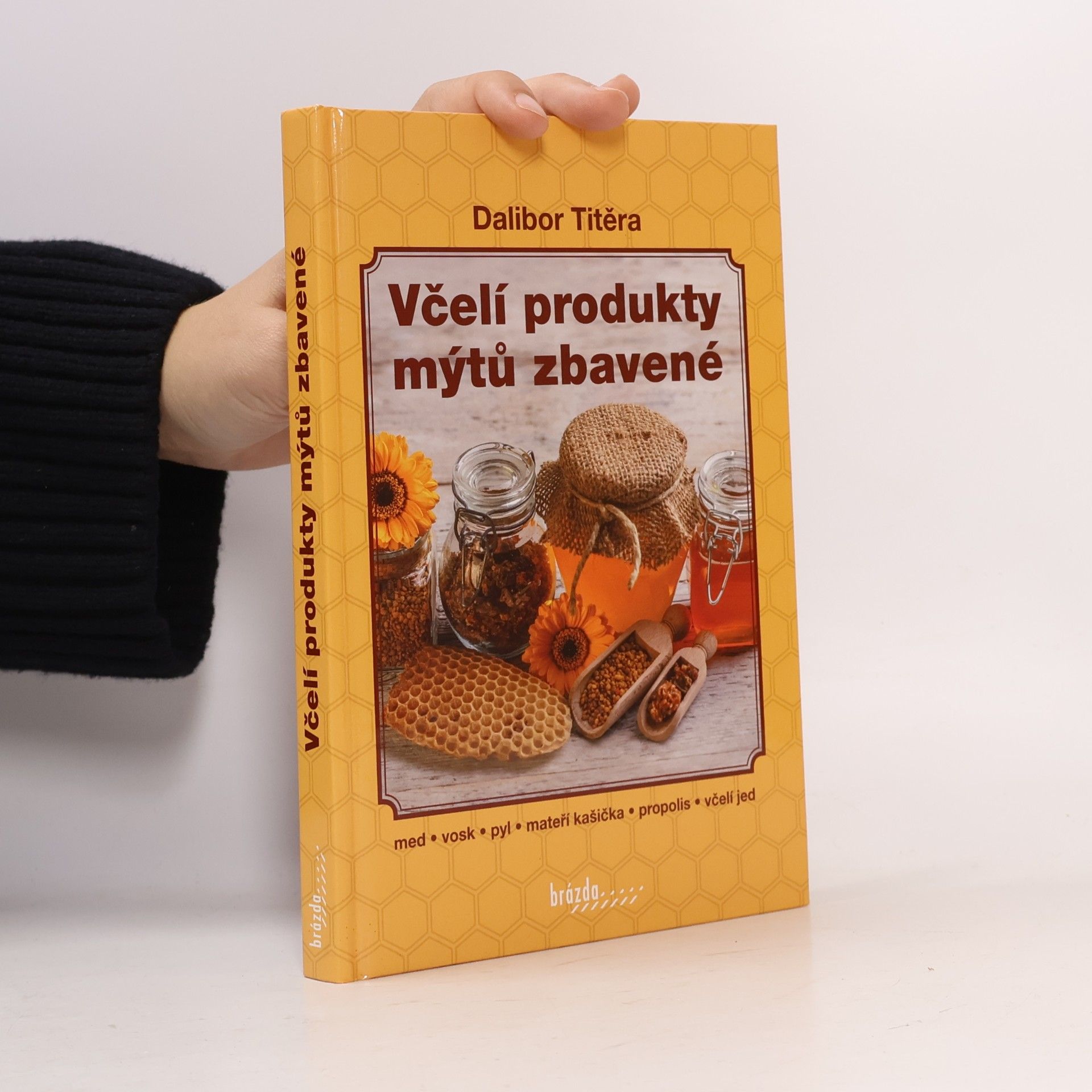 Včelí produkty mýtů zbavené