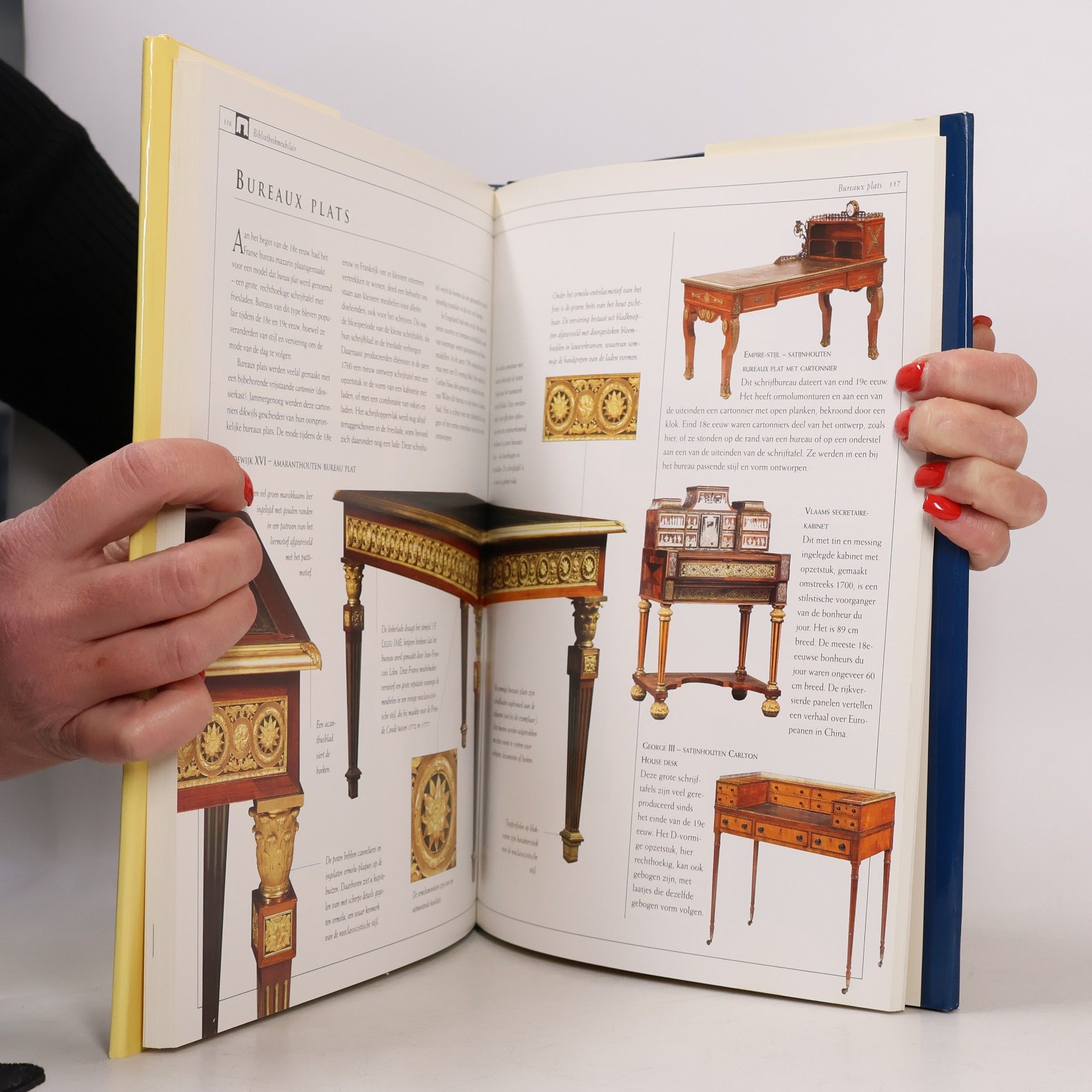 Tim Forrest ONDER REACTIE Van Paul Atterbury Antieke Meubelen Een Geillustreede Handleiding Voor Het Herkennen Van Stijlperiode, detail en ontwerp (German Edition) (Hardcover)