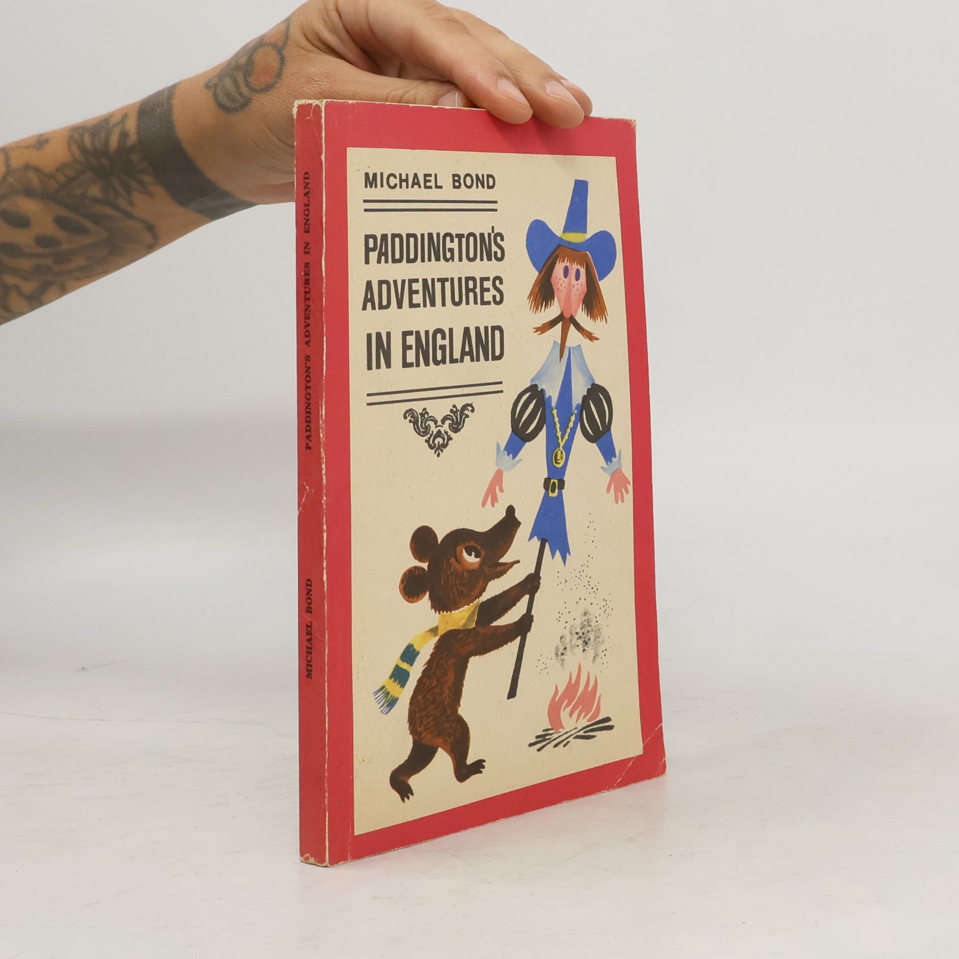 Michael Bond Paddington's Adventures in England
