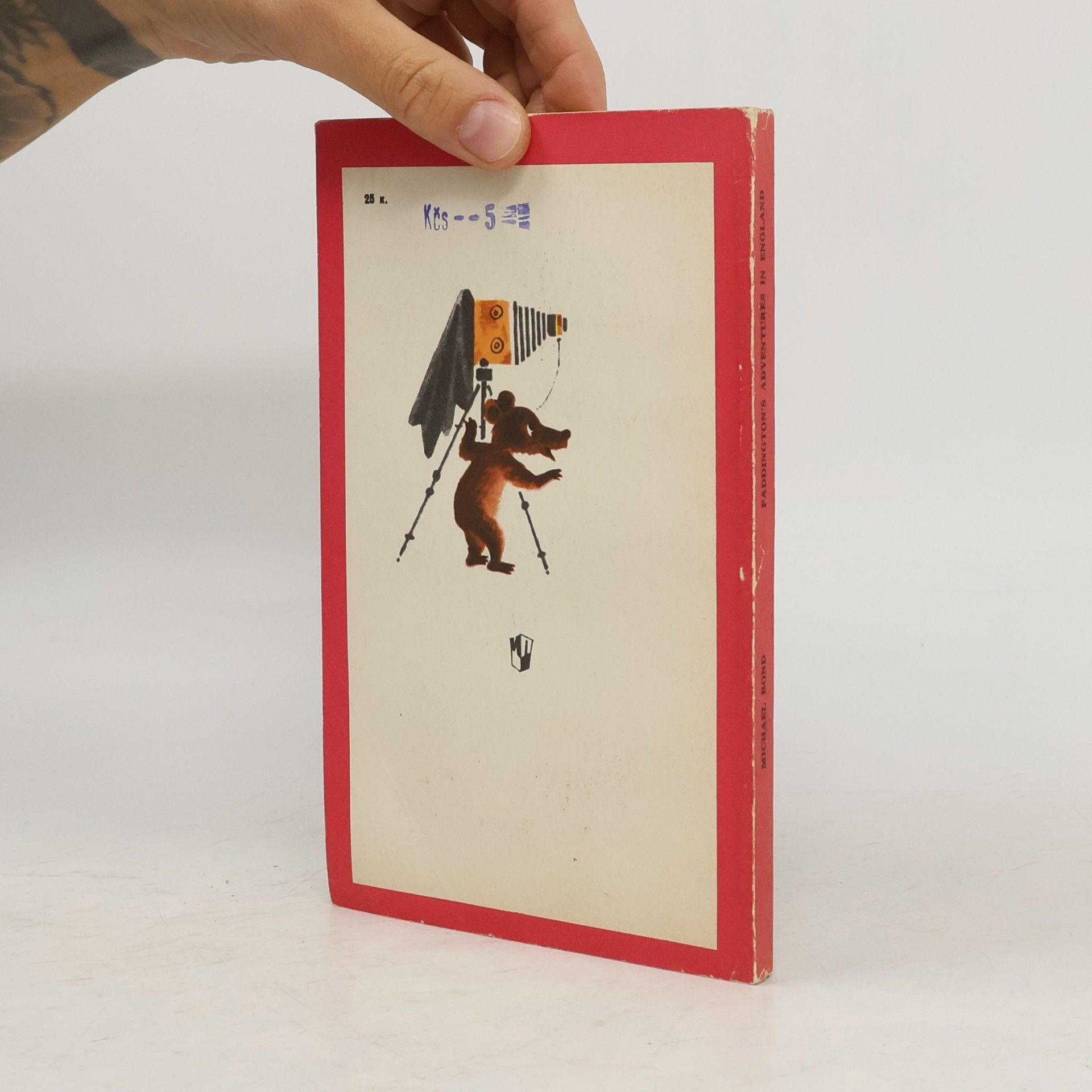Michael Bond Paddington's Adventures in England