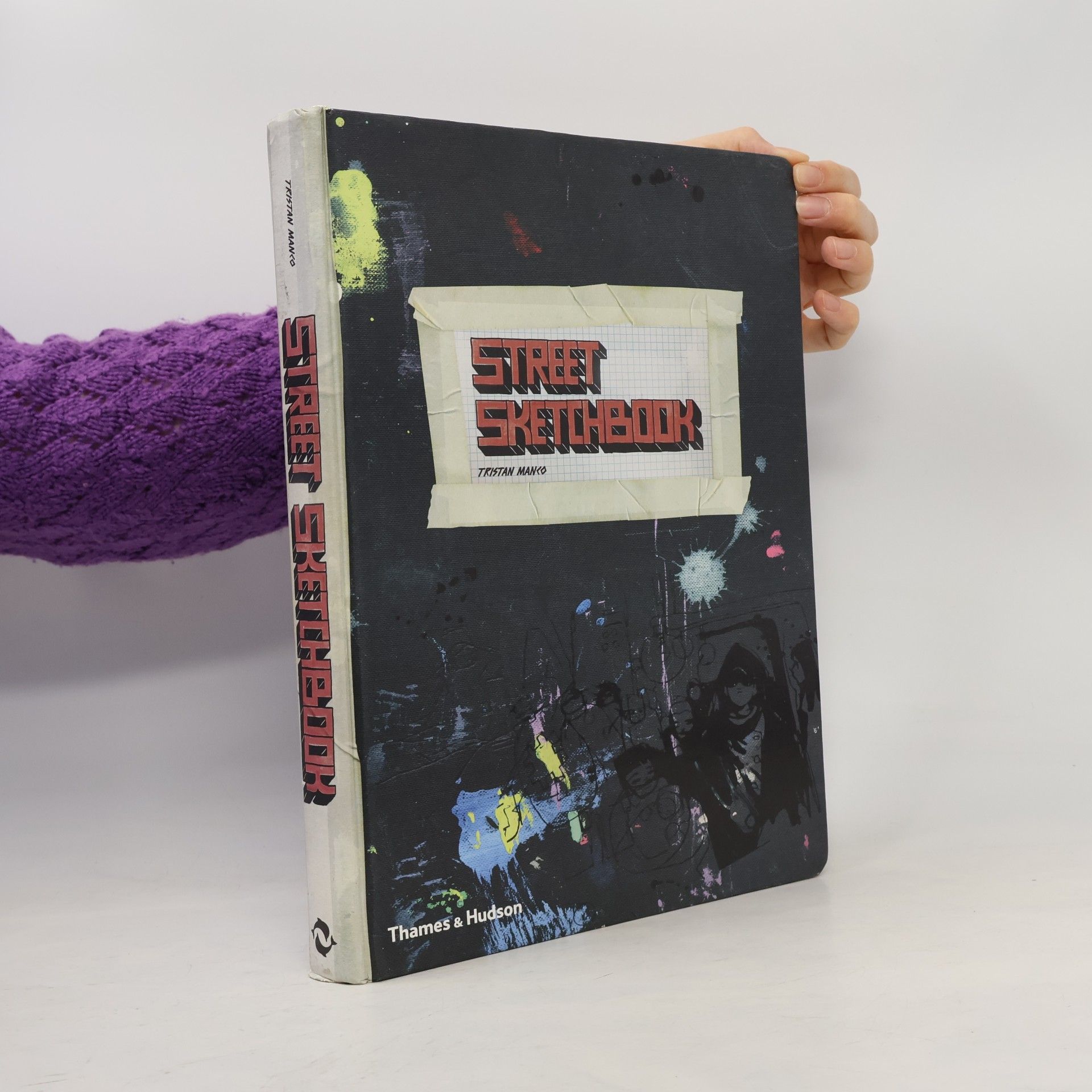 Street sketchbook : with over 700 illustrations in colour and black and white