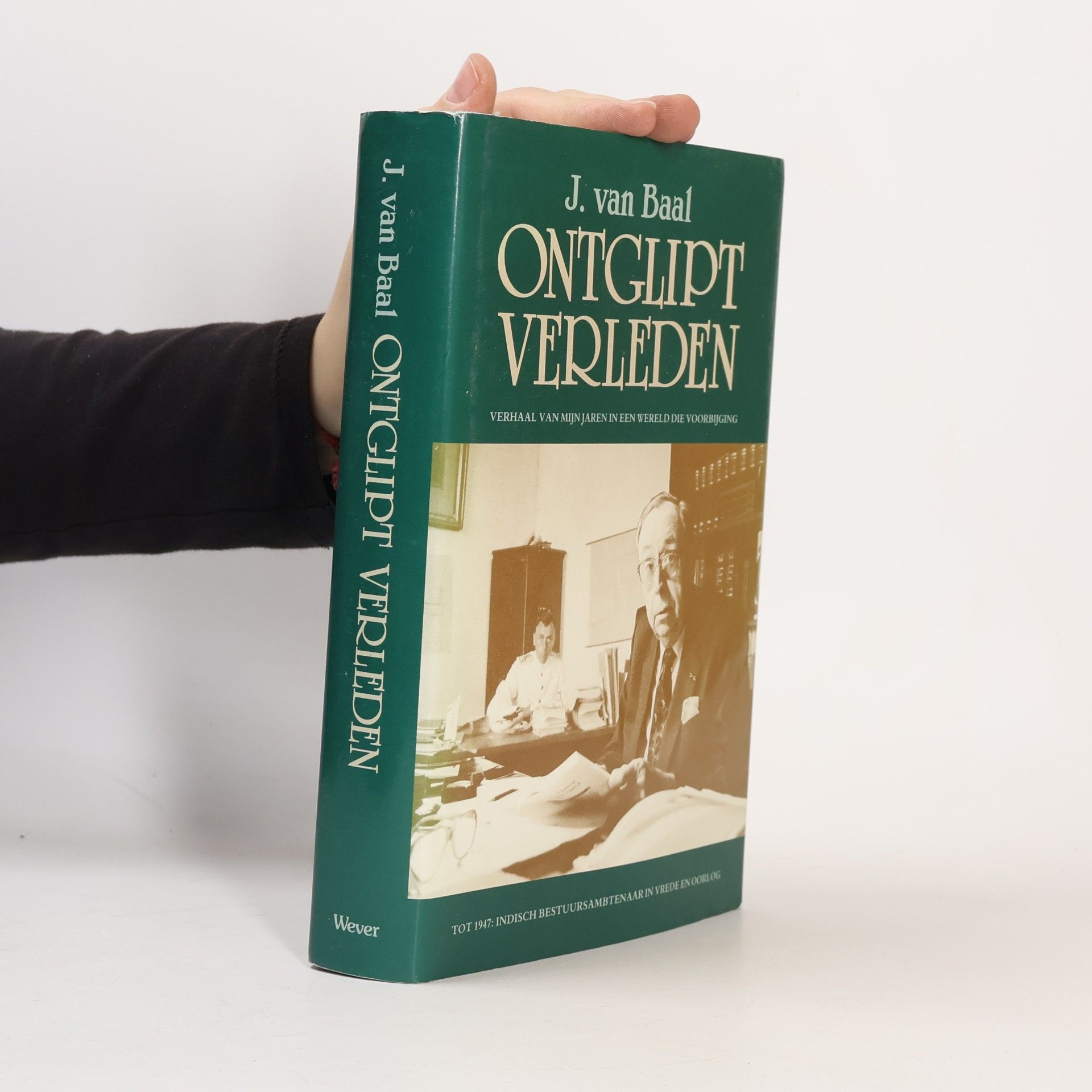 Ontglipt verleden, verhaal van mijn jaren in een wereld die voorbijging