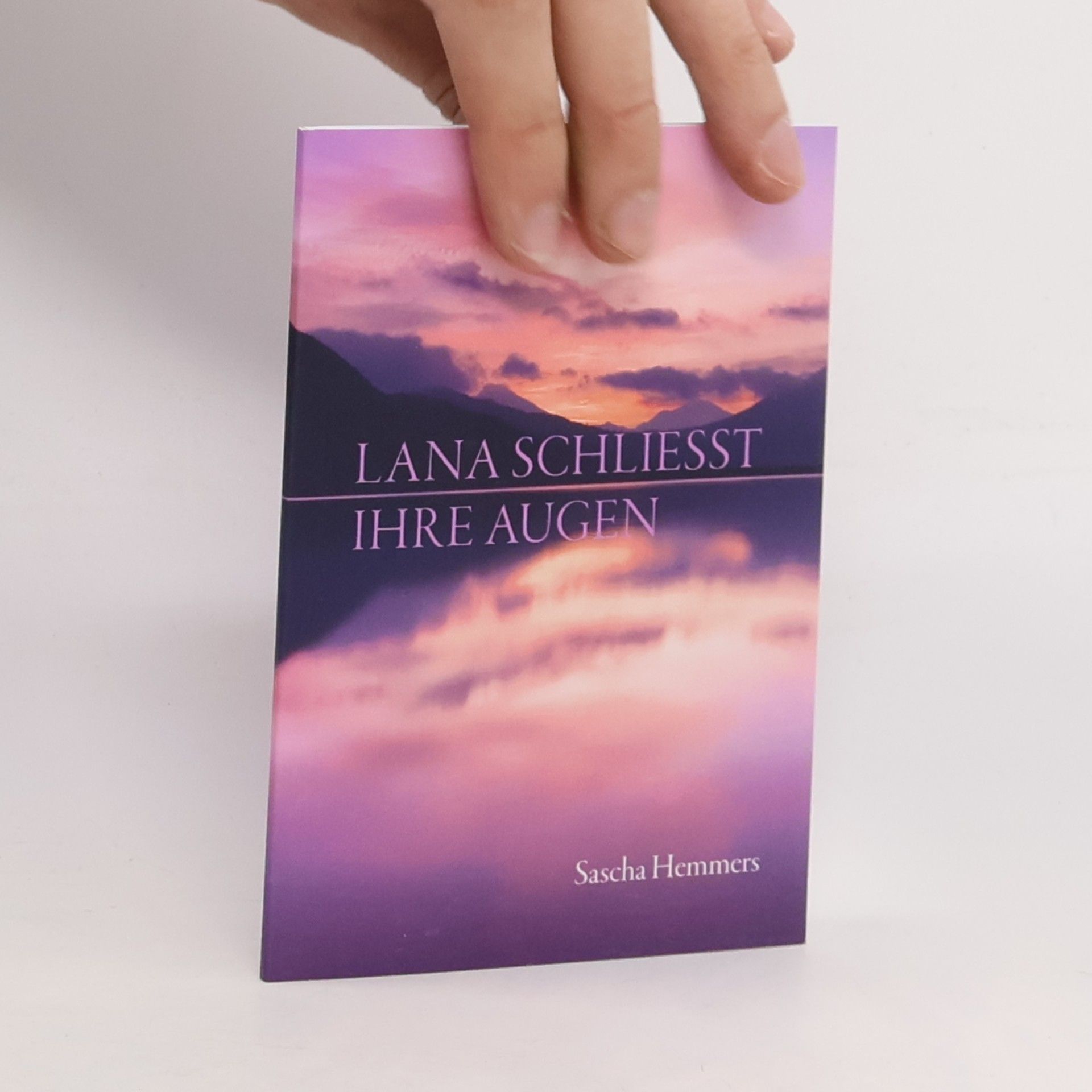 Lana schließt ihre Augen