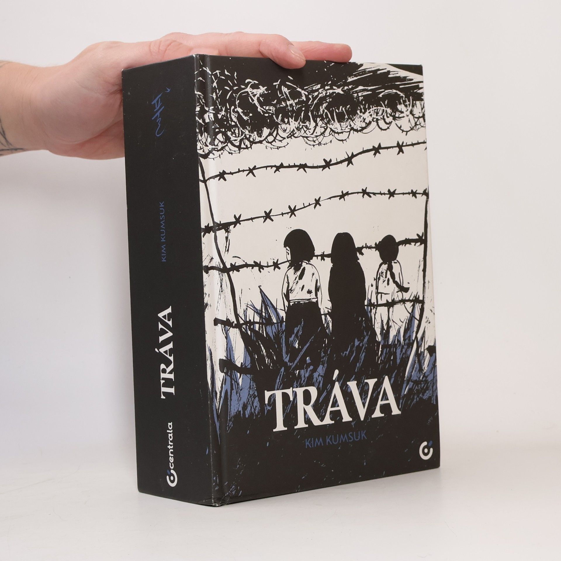Tráva