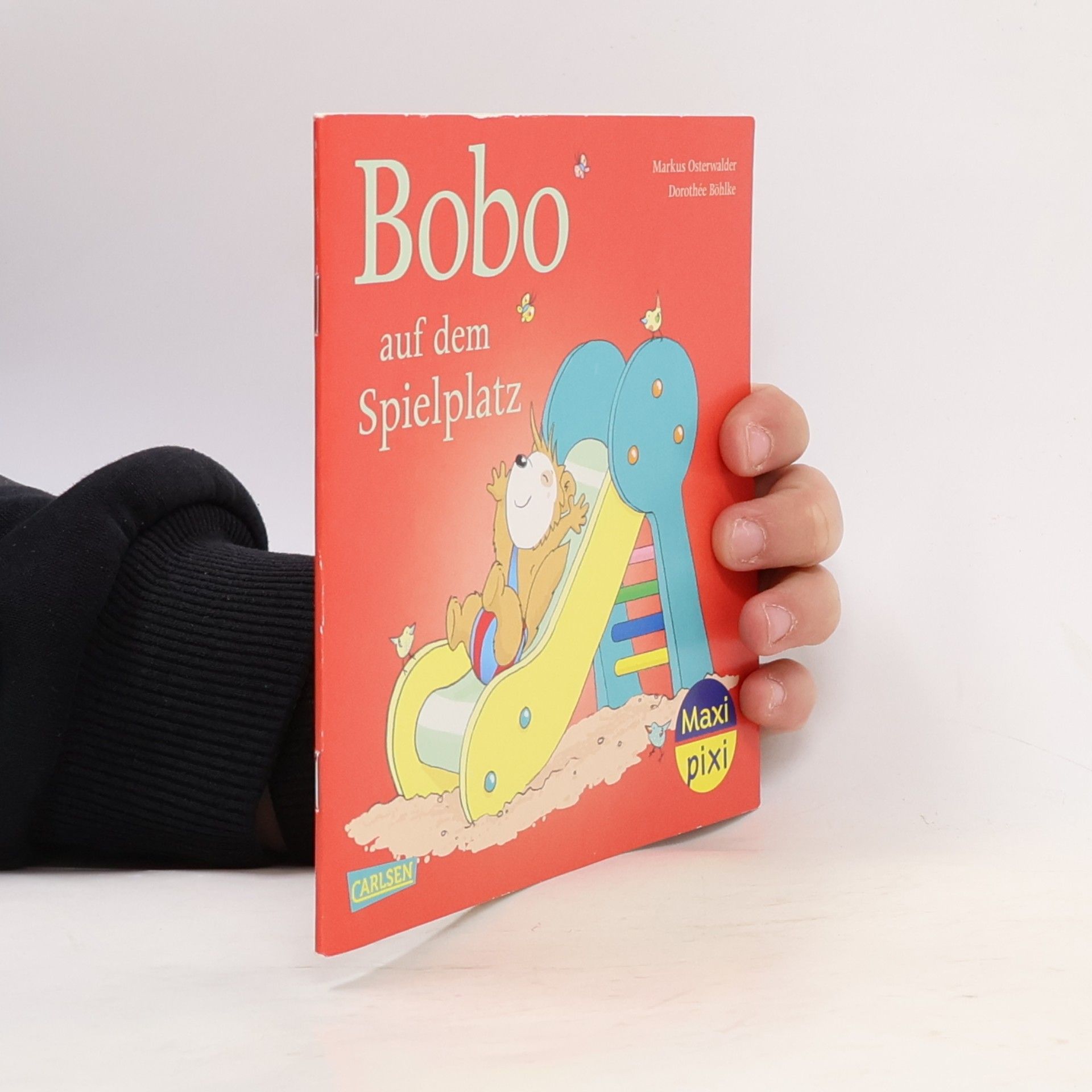 Bobo auf dem Spielplatz
