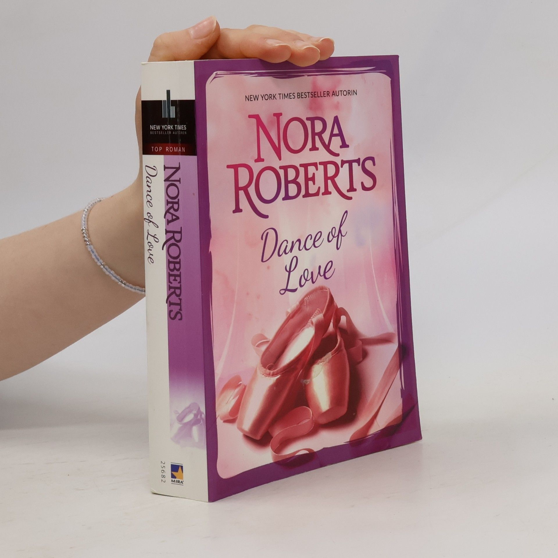 Nora Roberts Dance of love
