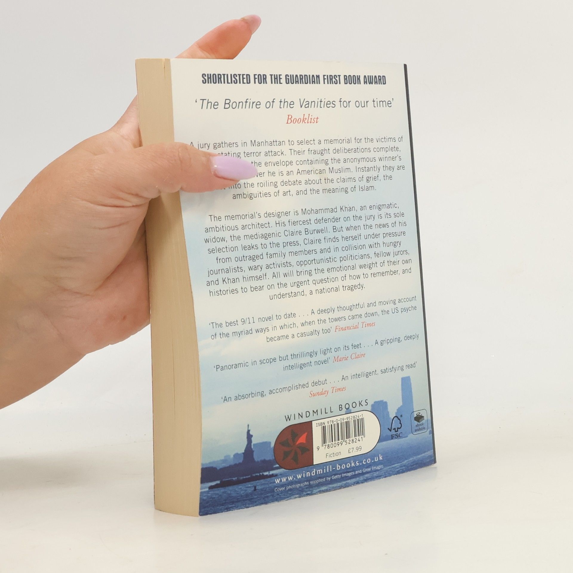 Amy Waldman The Submission. Der amerikanische Architekt, englische Ausgabe