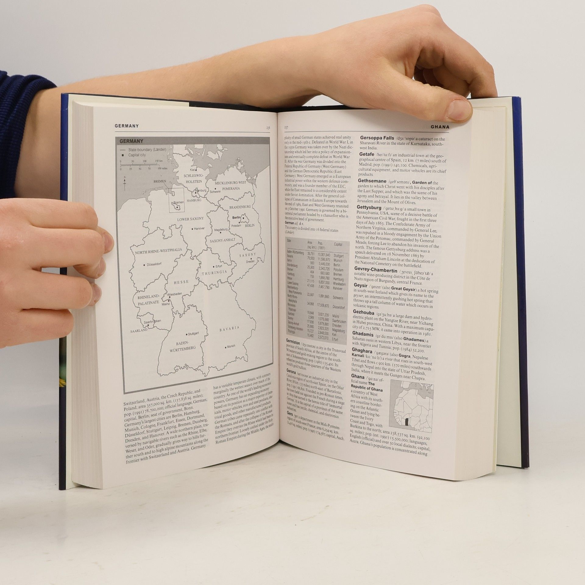 David Munro The Oxford Dictionary of the World