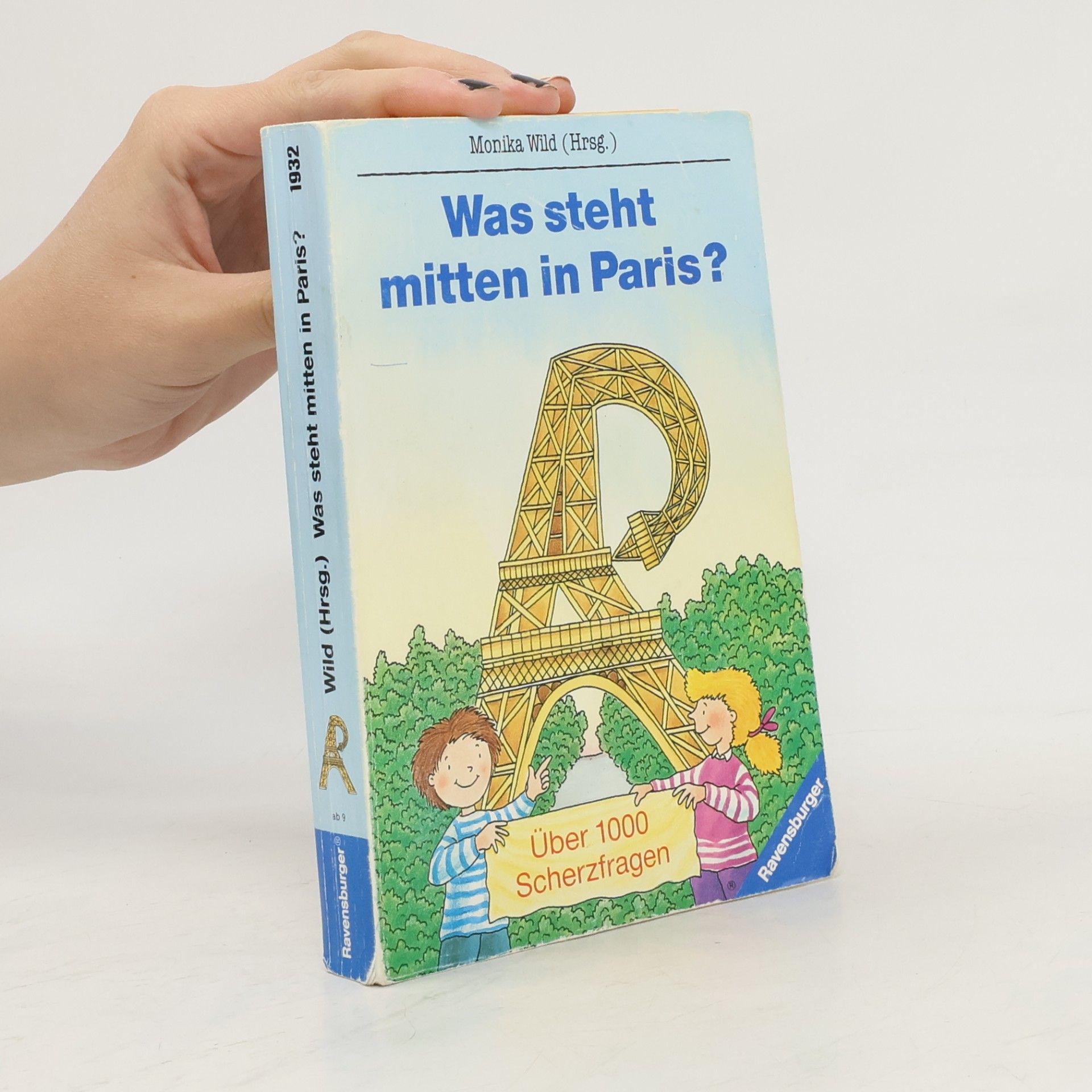 Was steht mitten in Paris?
