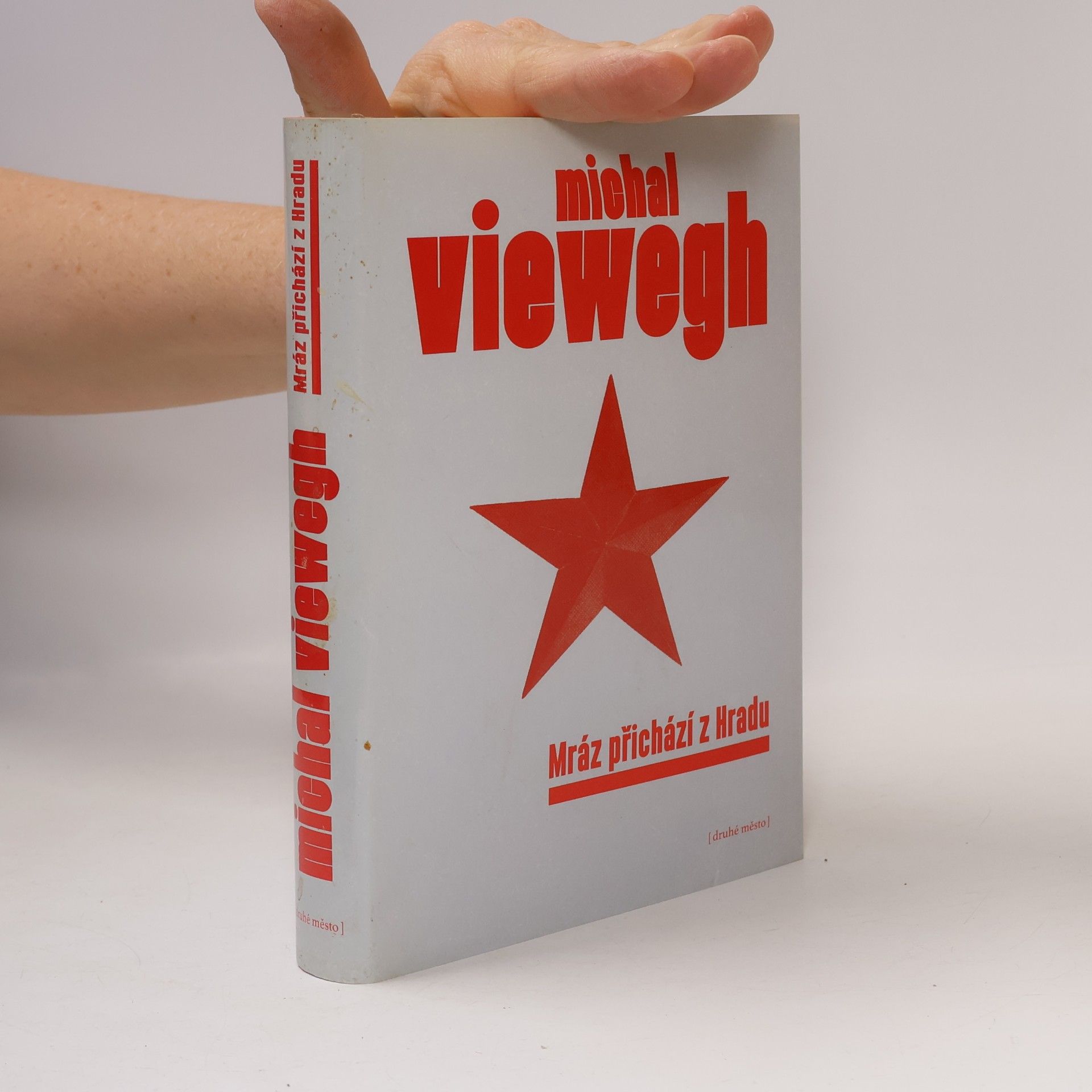 Michal Viewegh Mráz přichází z Hradu