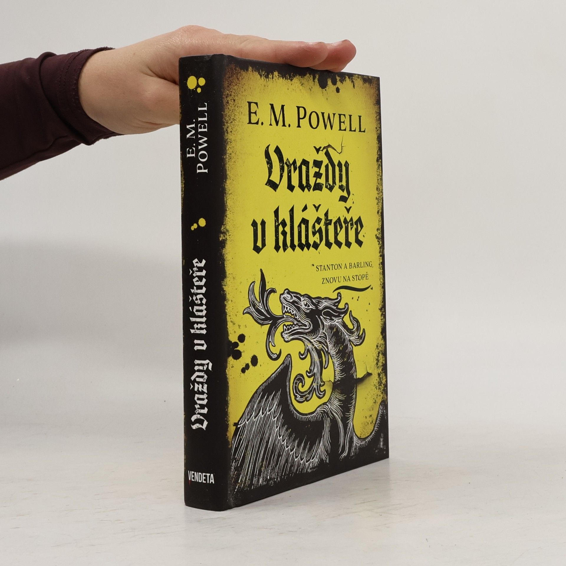 E. M. Powell Vraždy v klášteře