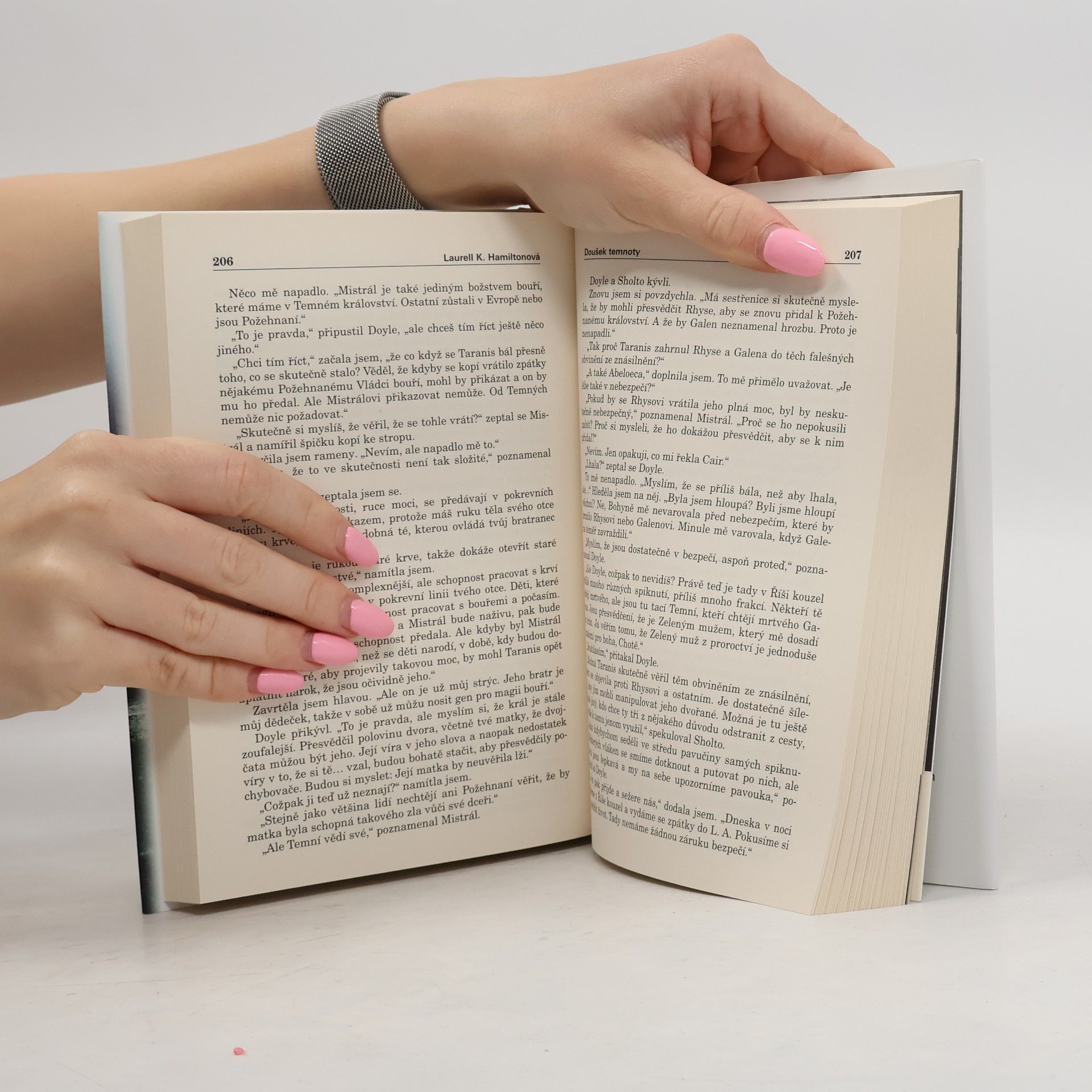 Laurell Kaye Hamilton Merry Gentry 7: Doušek temnoty