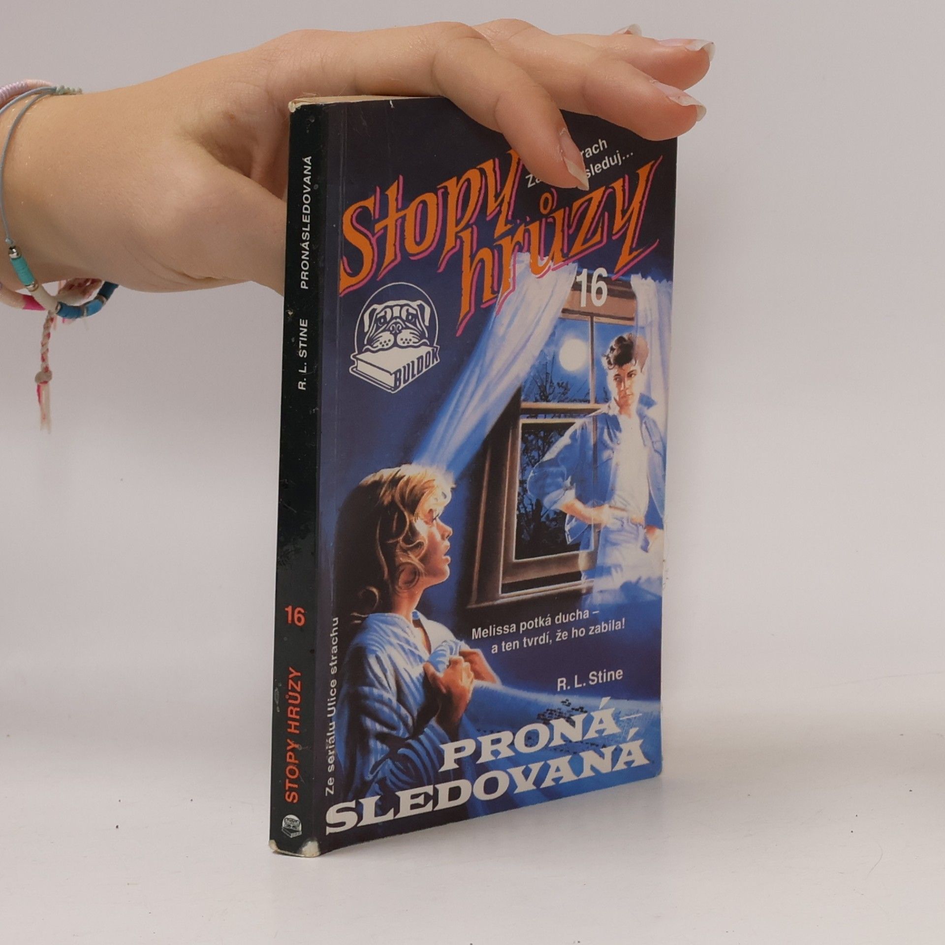R. L. Stine Pronásledovaná. Stopy hrůzy 16