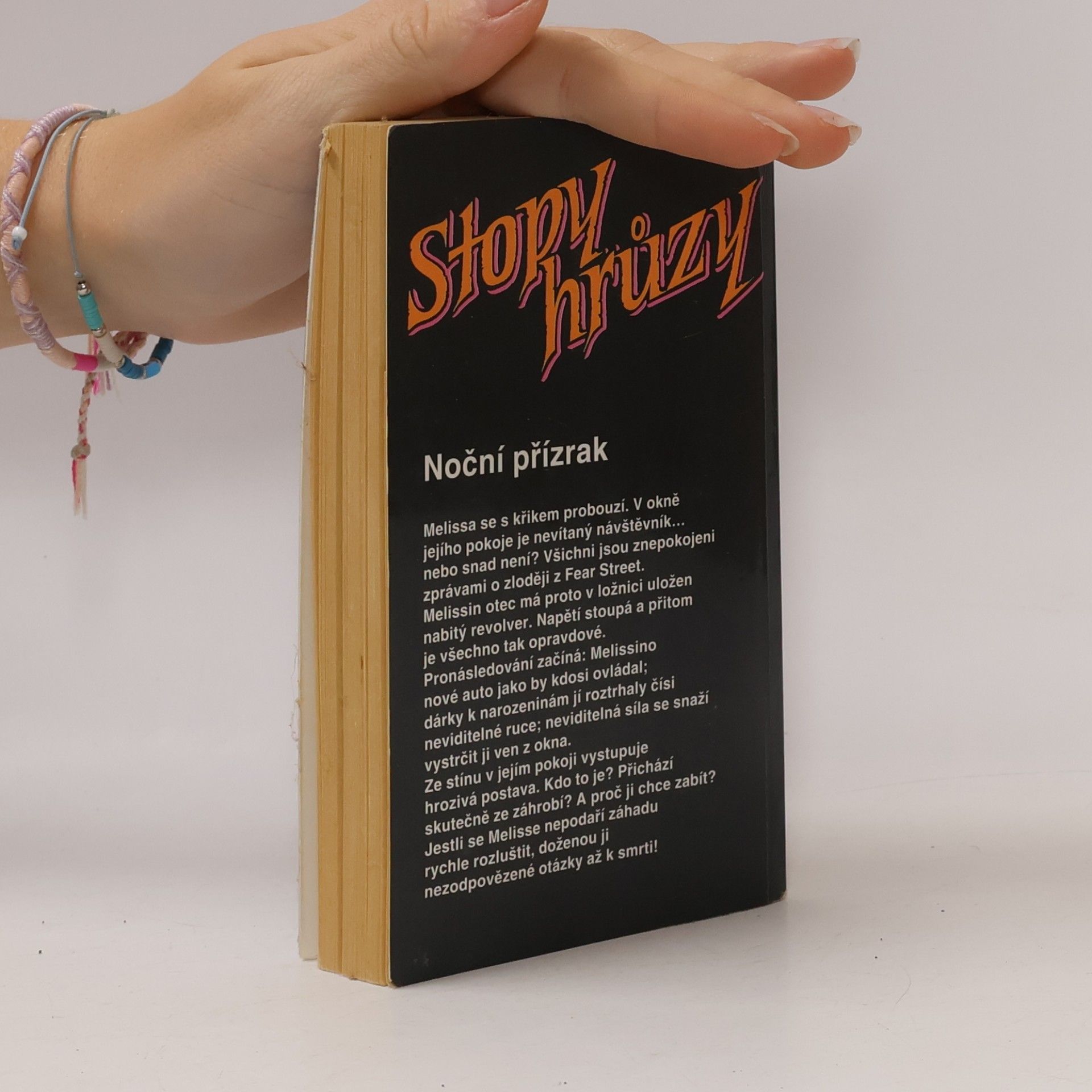 R. L. Stine Pronásledovaná. Stopy hrůzy 16