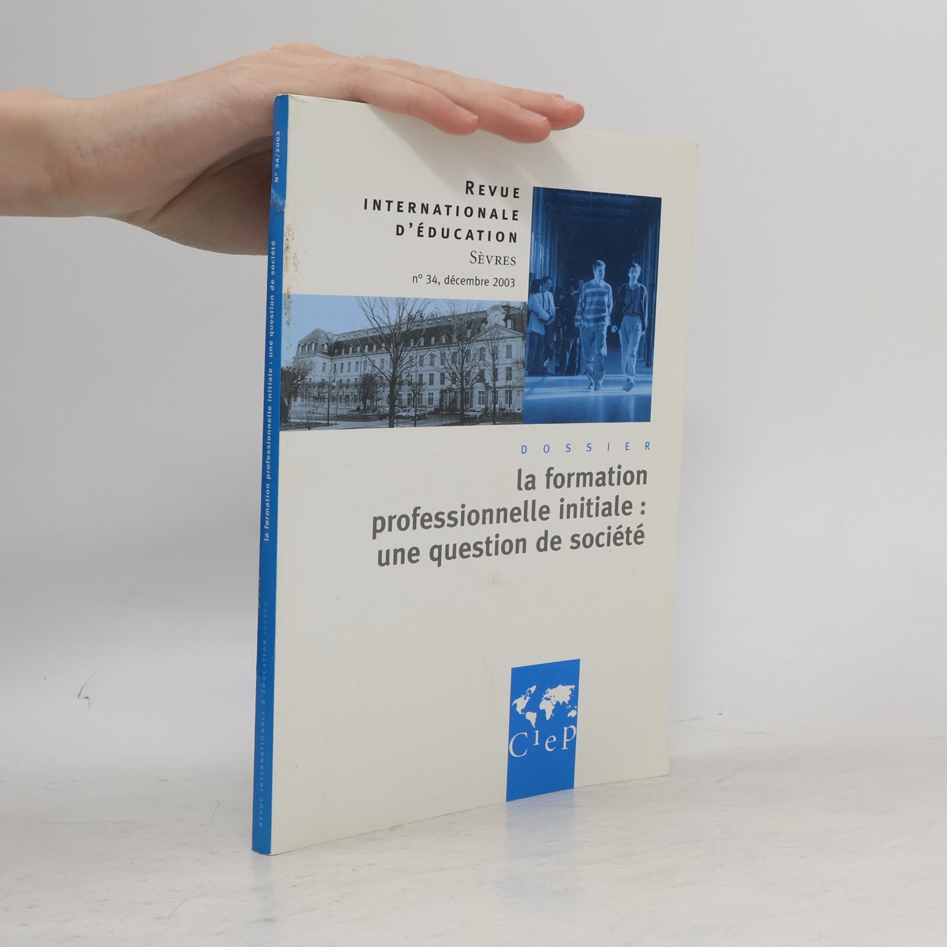 Autorenkollektiv Revue Internationale d'Éducation Sèvres - 34: La formation professionnelle initiale : Une question de société