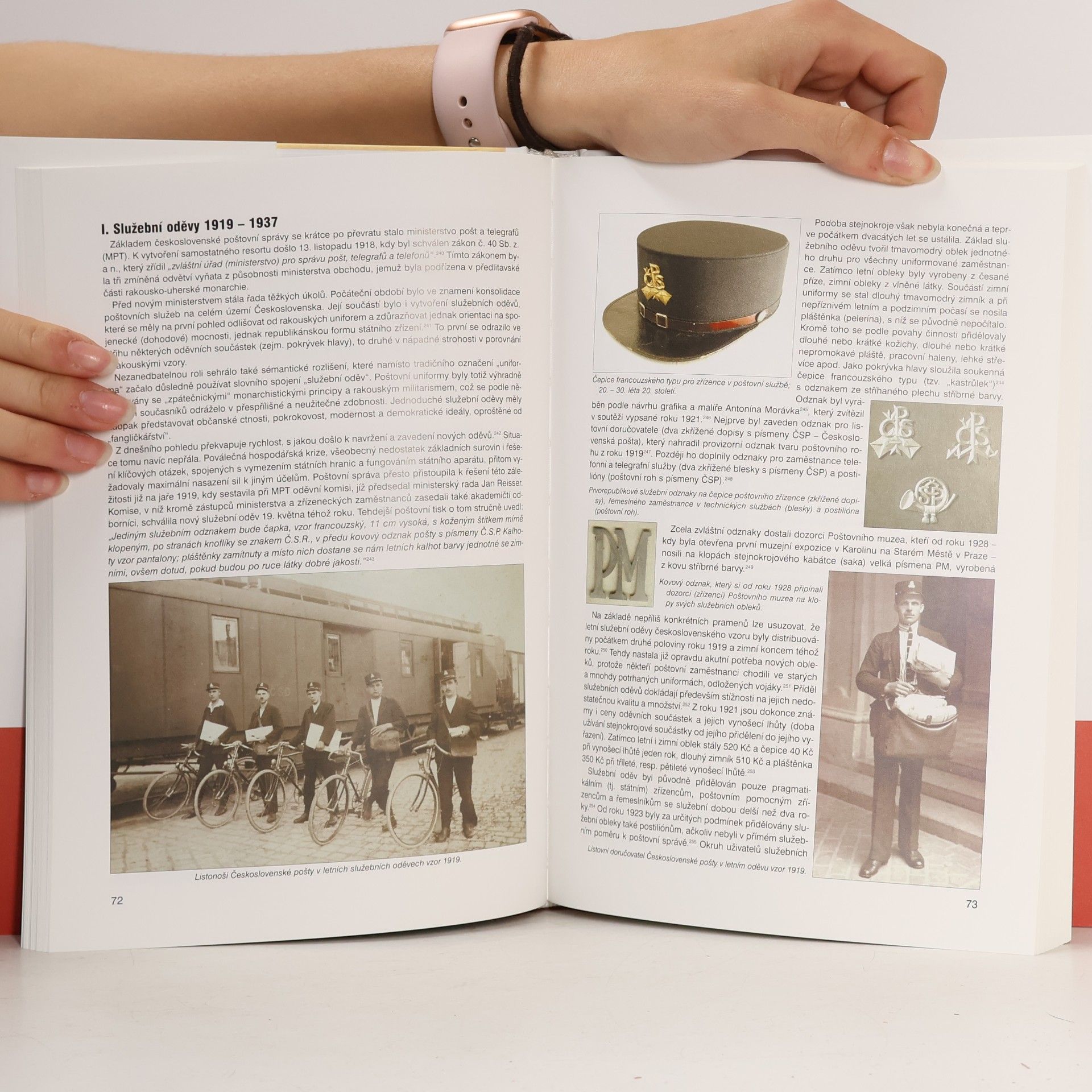 Jan Kramář Monografie československých a českých známek a poštovní historie. 25. díl, svazek II, Poštovní odívání v českých zemích