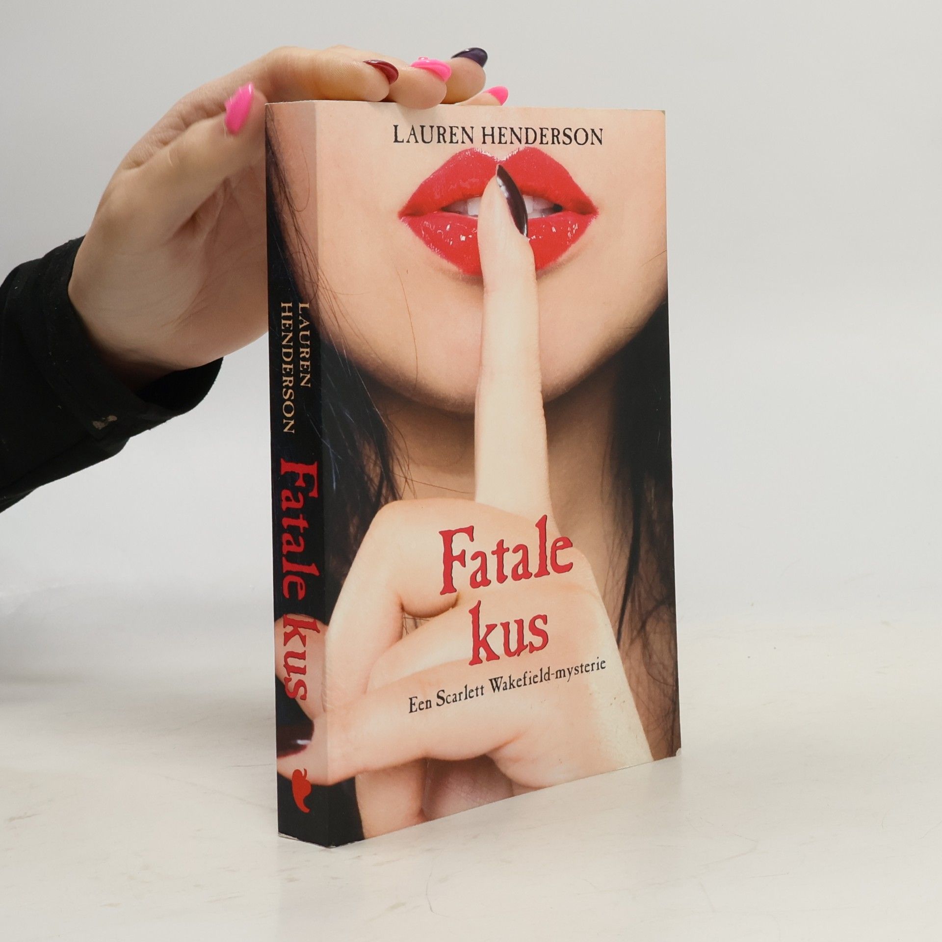 Fatale kus (Scarlett Wakefield-serie, 1)
