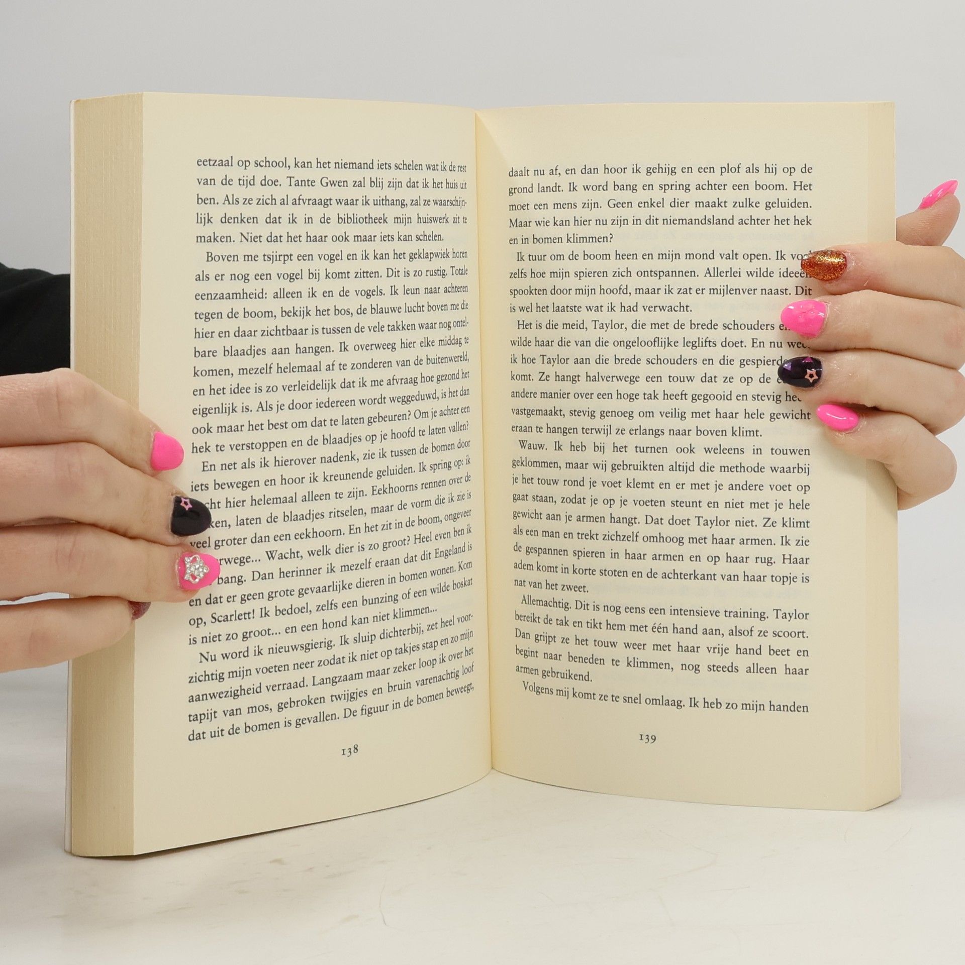 Henderson, Lauren Fatale kus (Scarlett Wakefield-serie, 1)