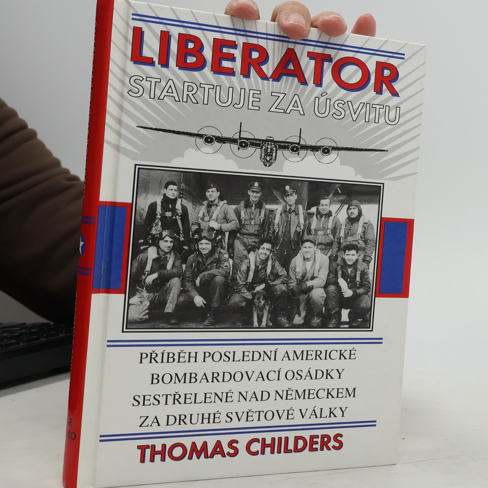 Liberator startuje za úsvitu