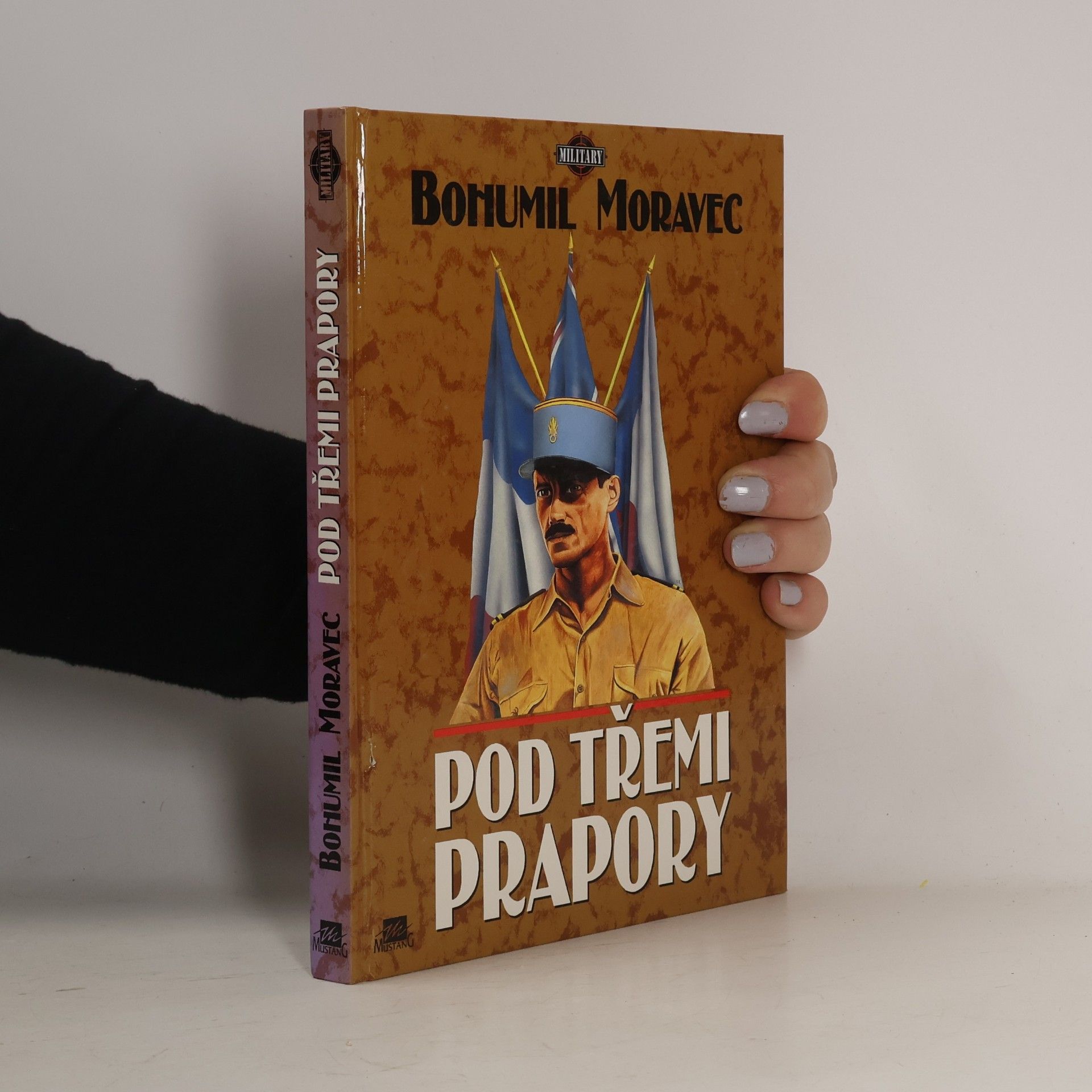 Pod třemi prapory