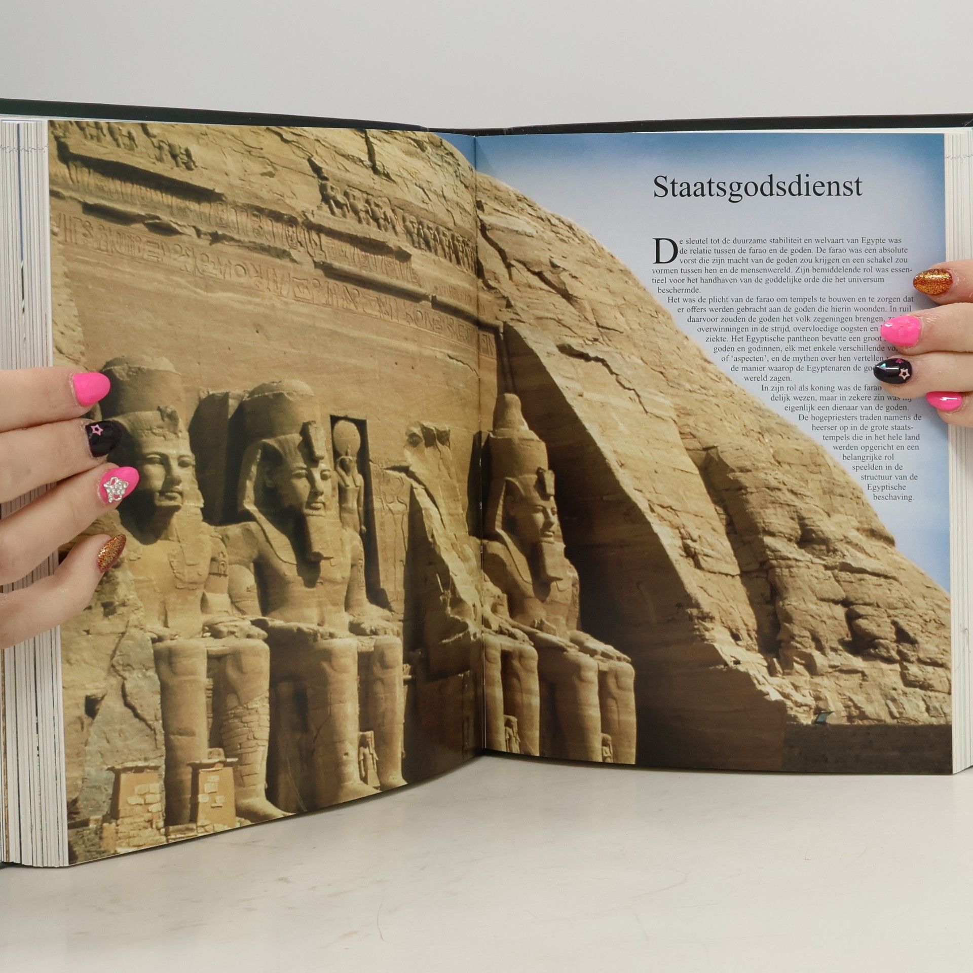 Lorna Oakes De geheimen van het oude Egypte