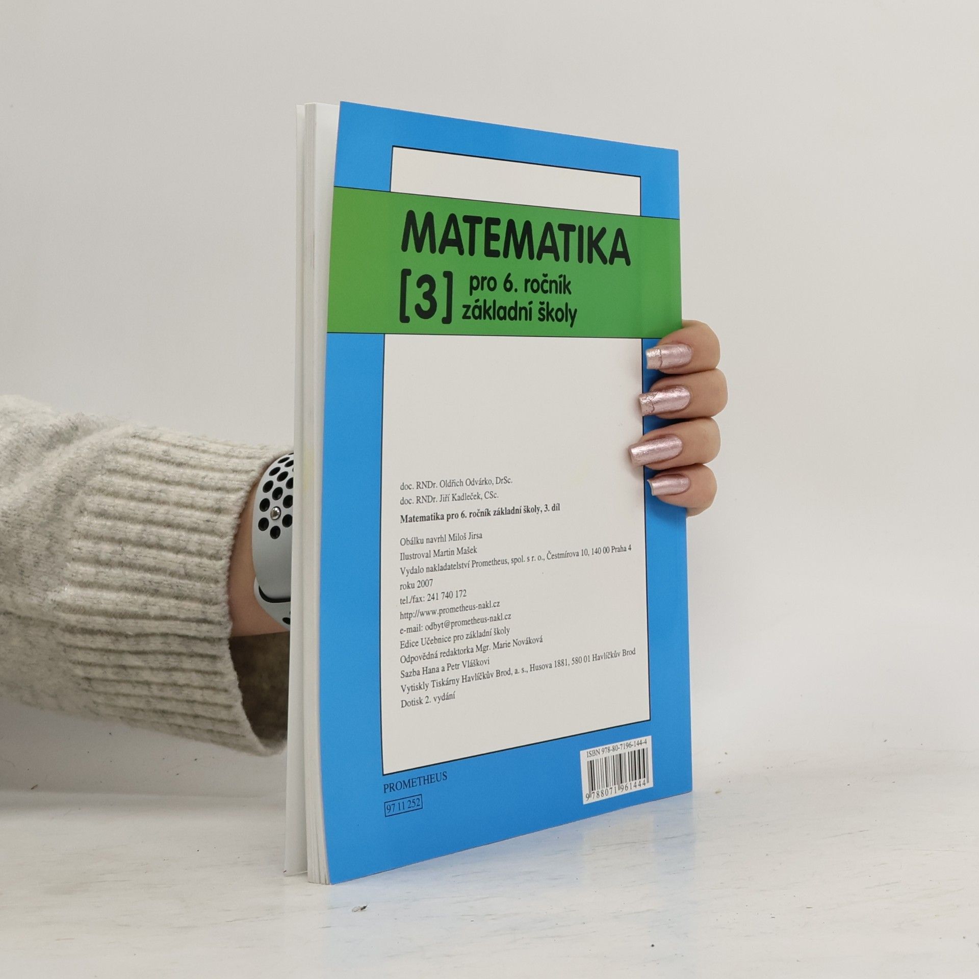Oldřich Odvárko Matematika pro 6. ročník základní školy. 3, Úhel, trojúhelník, osová souměrnost, krychle a kvádr