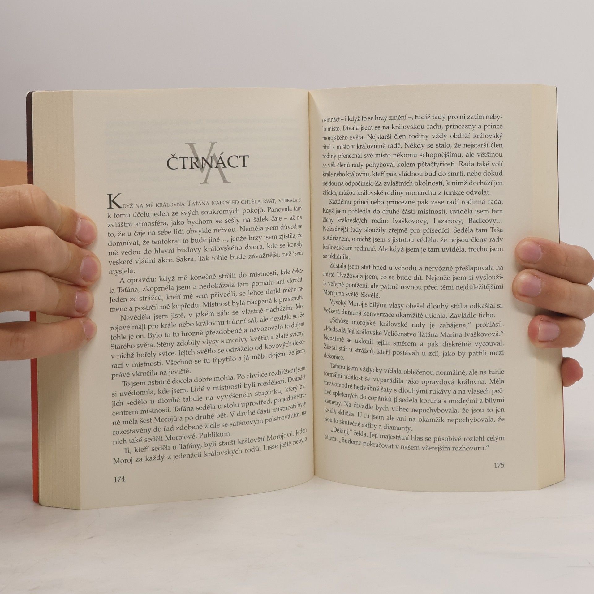 Richelle Mead Vampýrská akademie 5: Spoutáni magií