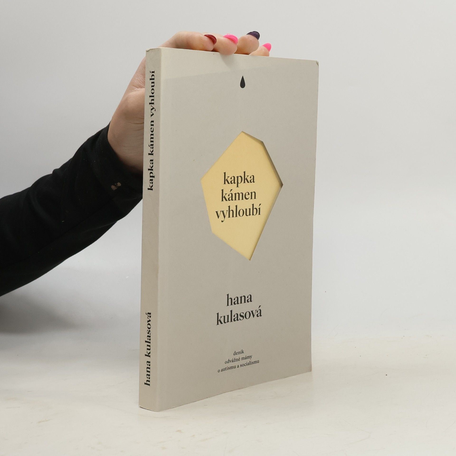 Hana Kulasová Kapka kámen vyhloubí