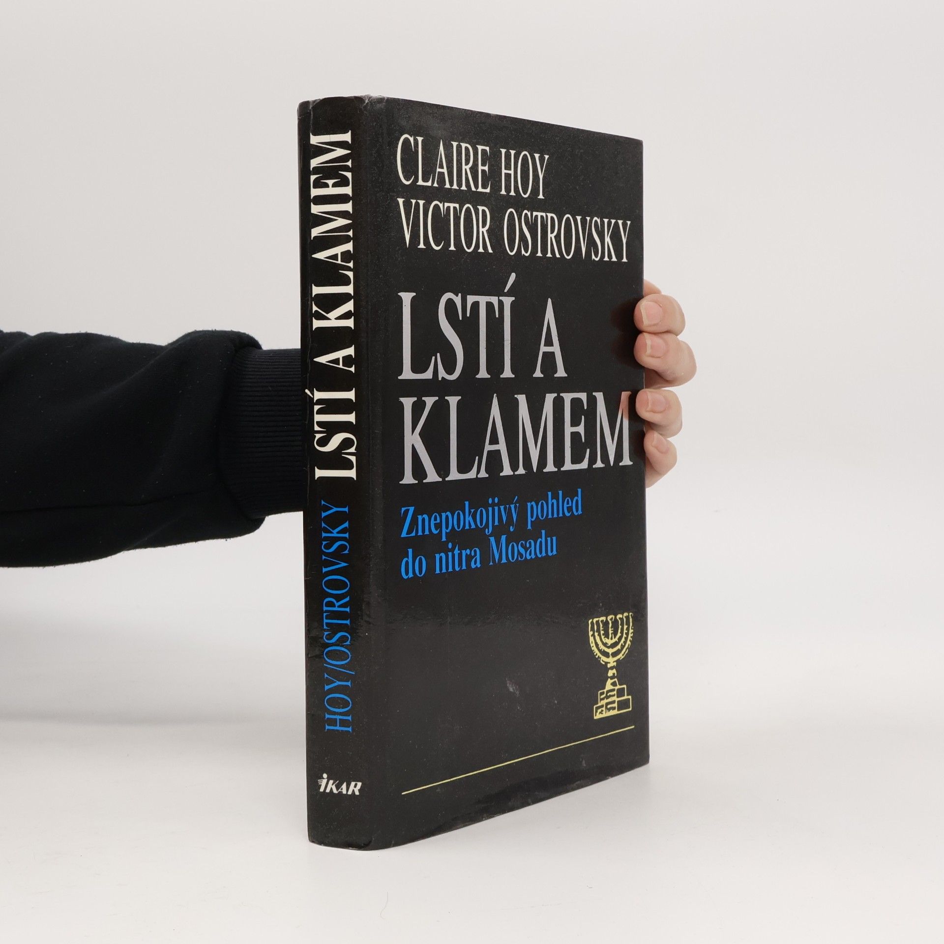 Lstí a klamem: Znepokojivý pohled do nitra Mosadu