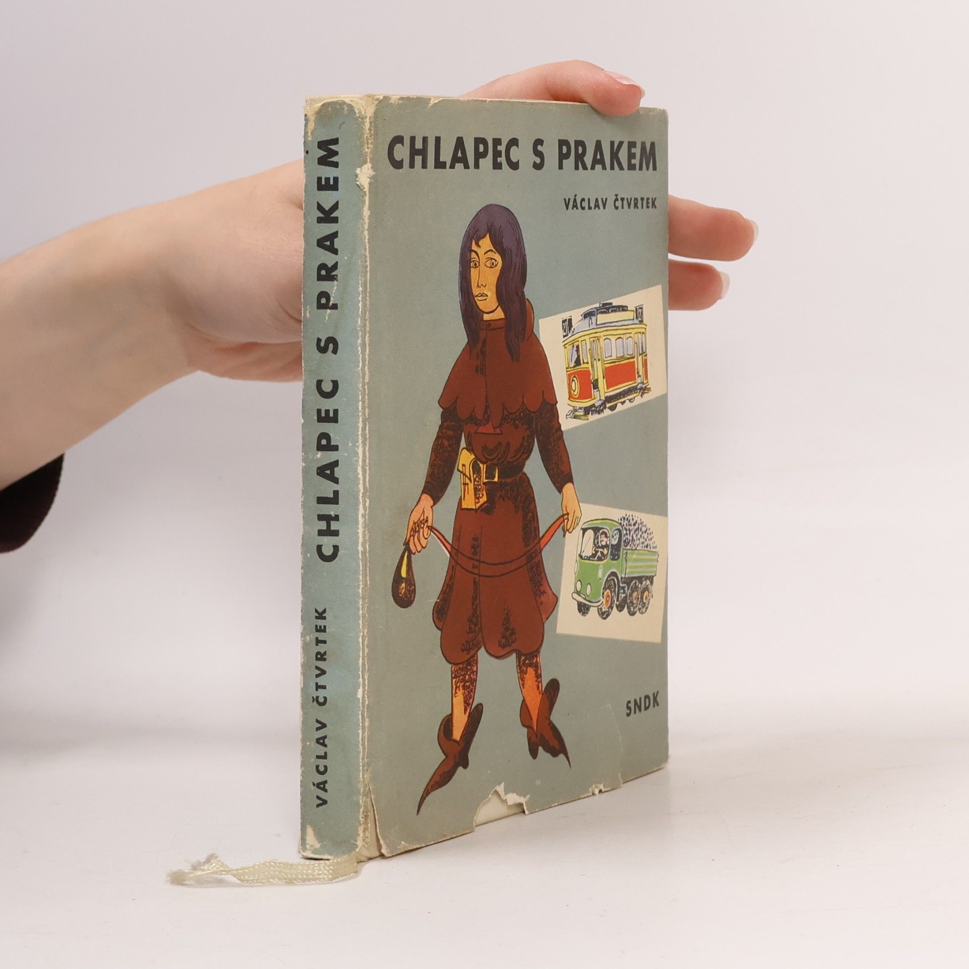 Chlapec s prakem