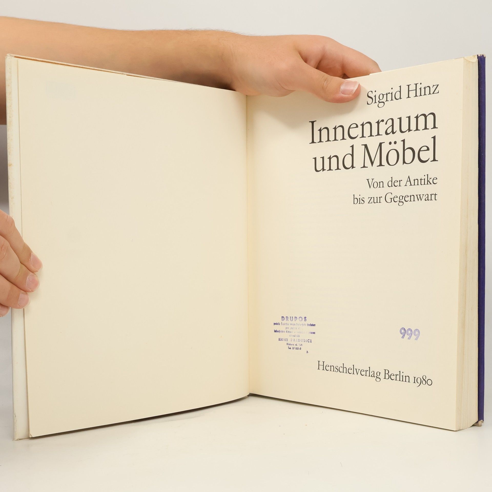 Sigrid Hinz Innenraum und Möbel. Von der Antike bis zur Gegenwart