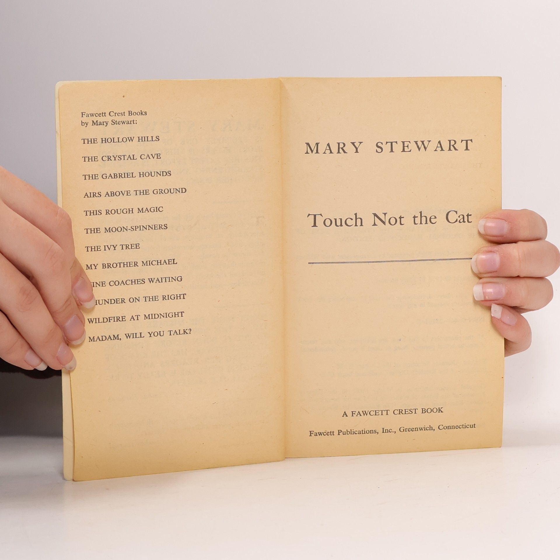 Mary Stewart Touch Not The Cat