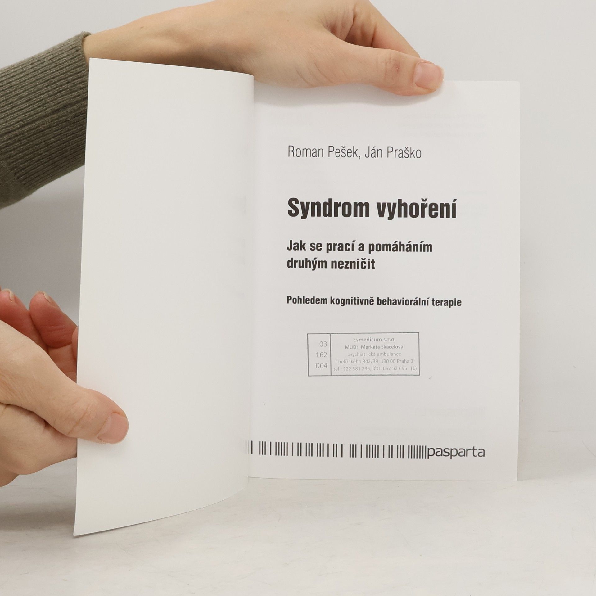 Roman Pešek Syndrom vyhoření : jak se prací a pomáháním druhým nezničit : pohledem kognitivně behaviorální terapie