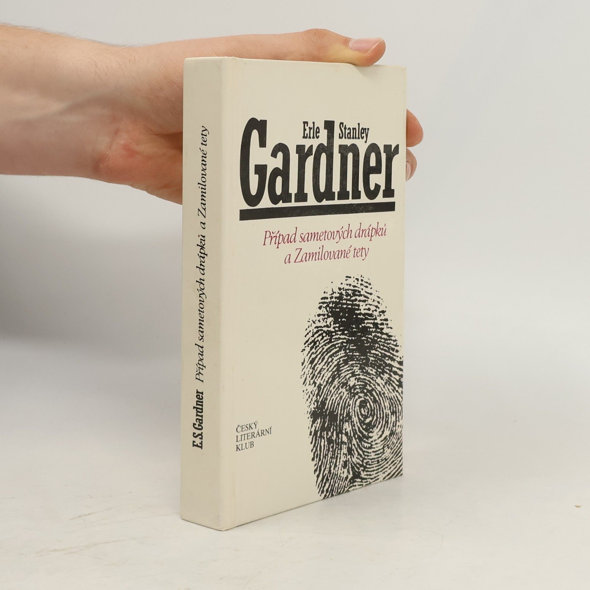 Erle Stanley Gardner Případ sametových drápků a Zamilované tety
