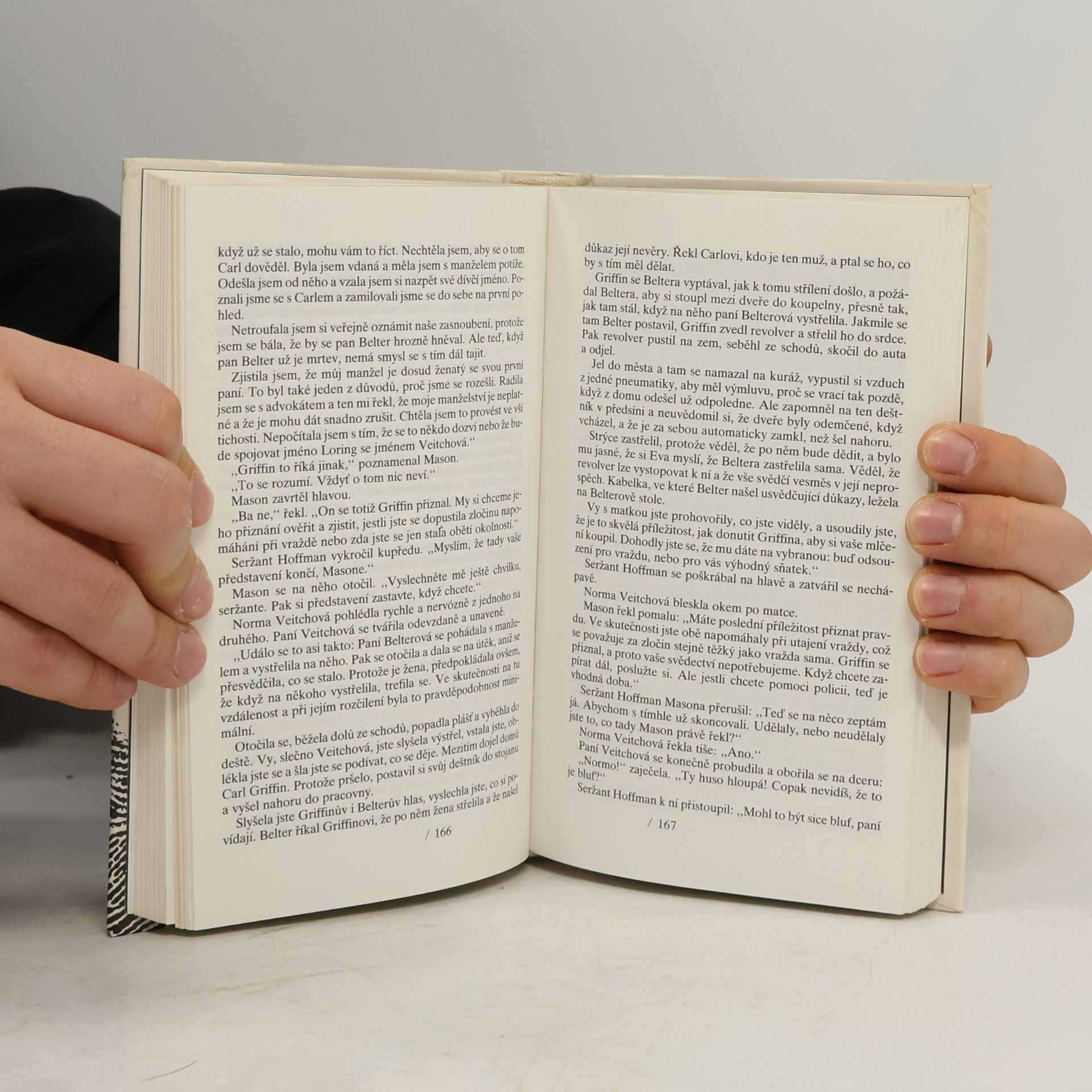 Erle Stanley Gardner Případ sametových drápků a Zamilované tety