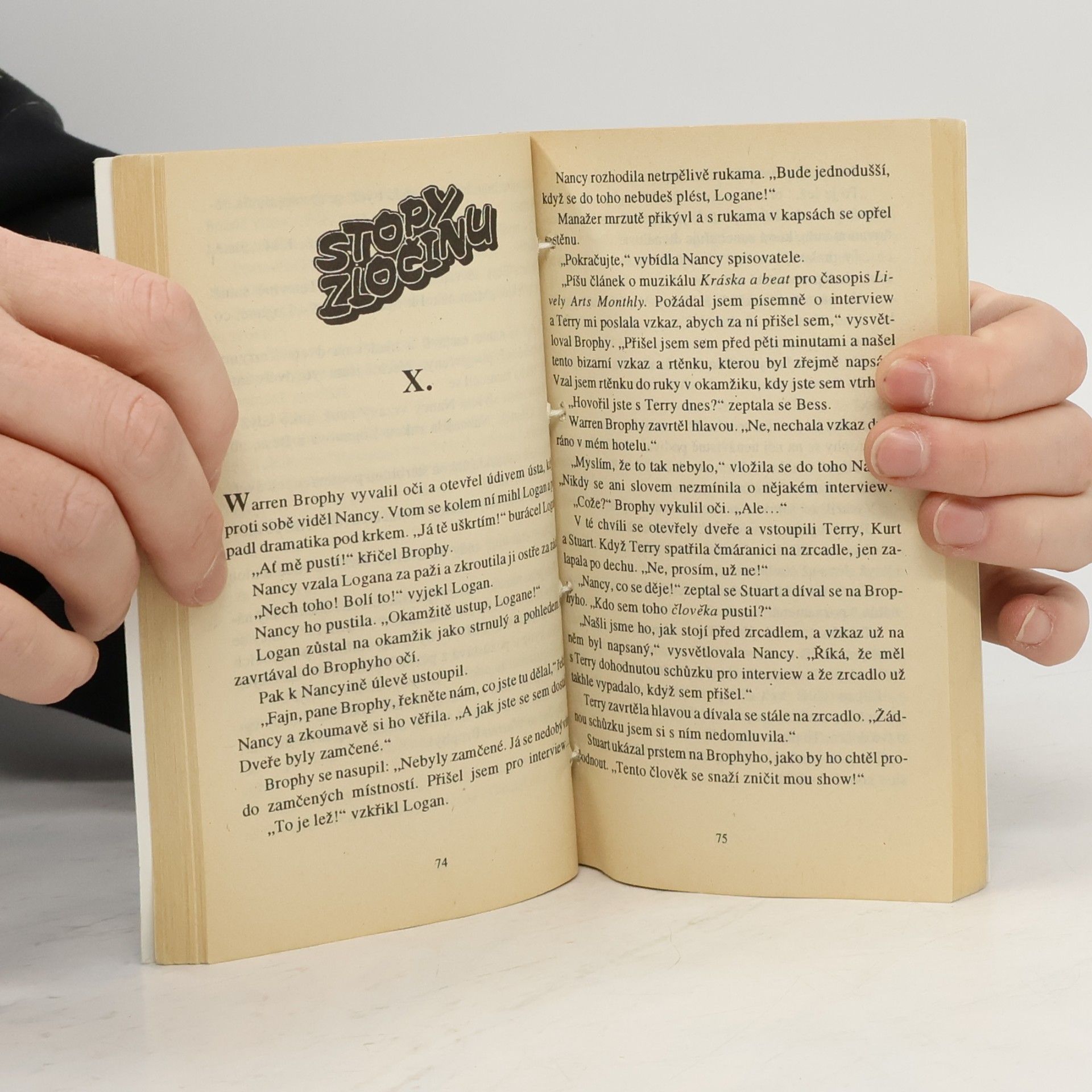 Carolyn Keene Podivné námluvy