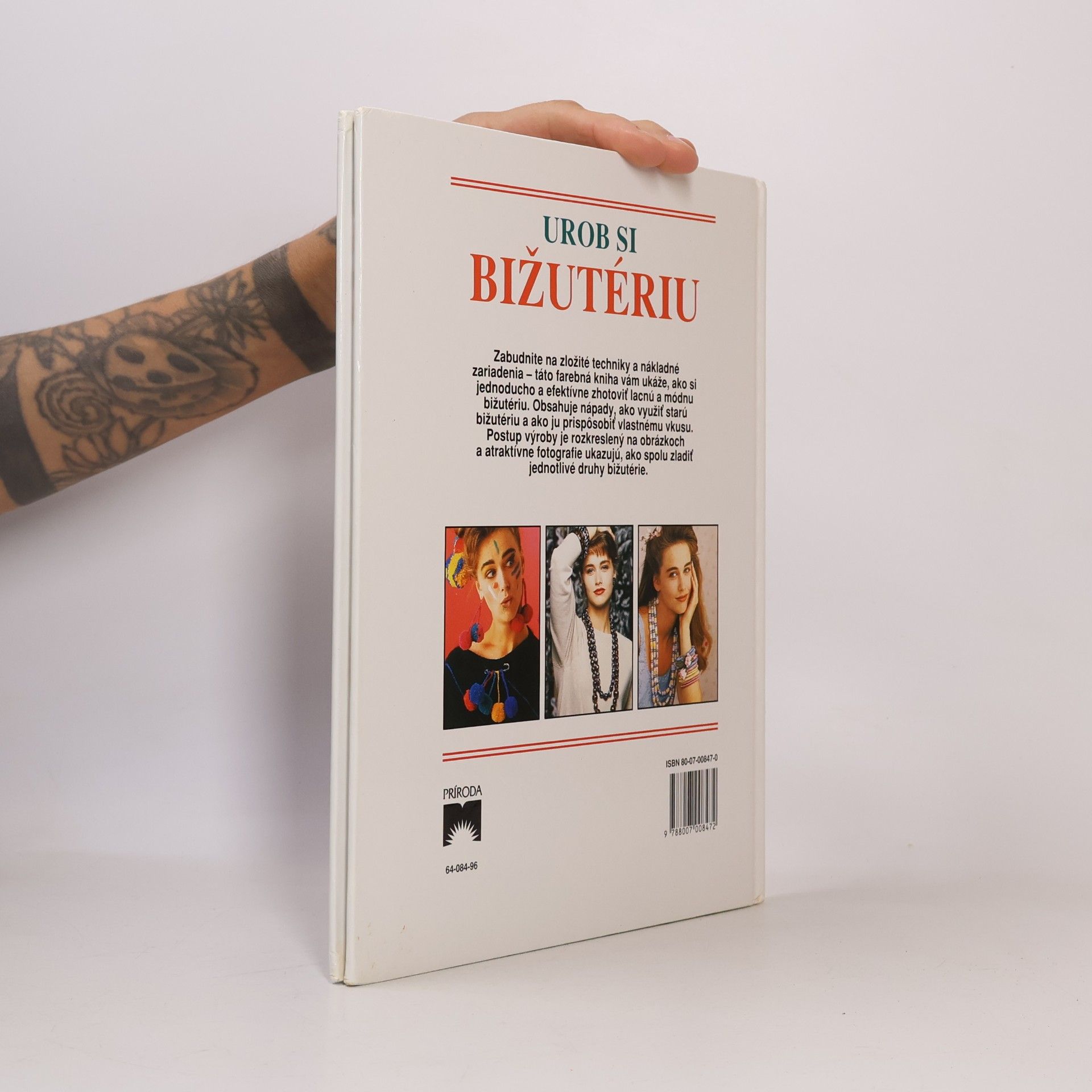 Felicity Everett Urob si bižutériu